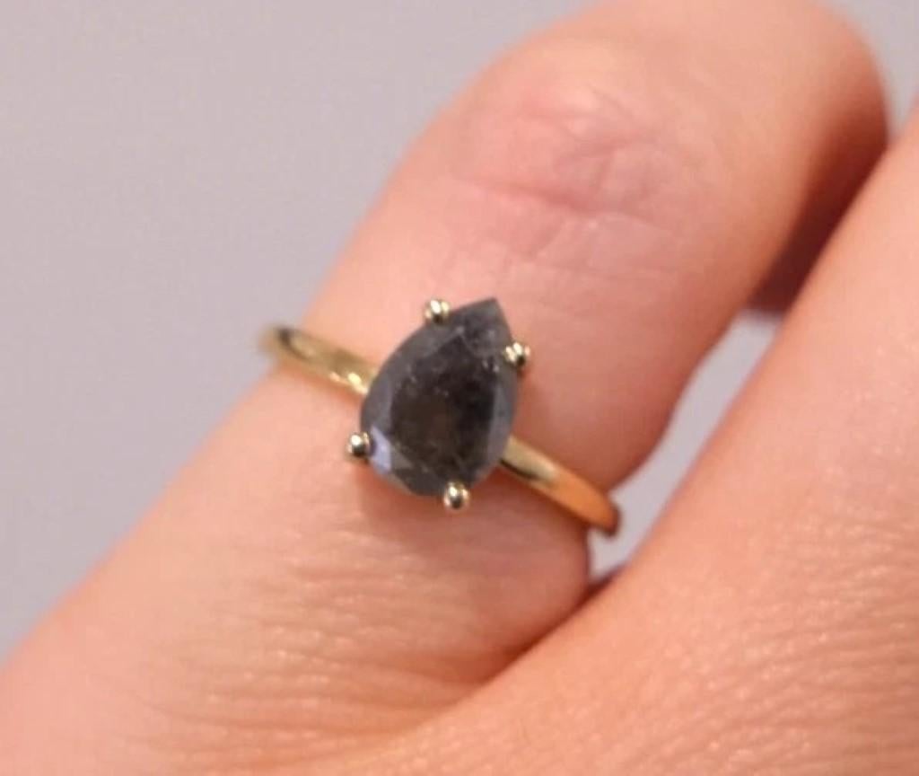 Contemporain Bague en or jaune 14K avec diamant poire en forme de sel et de poivre naturel 1CTW Taille 4.25 en vente