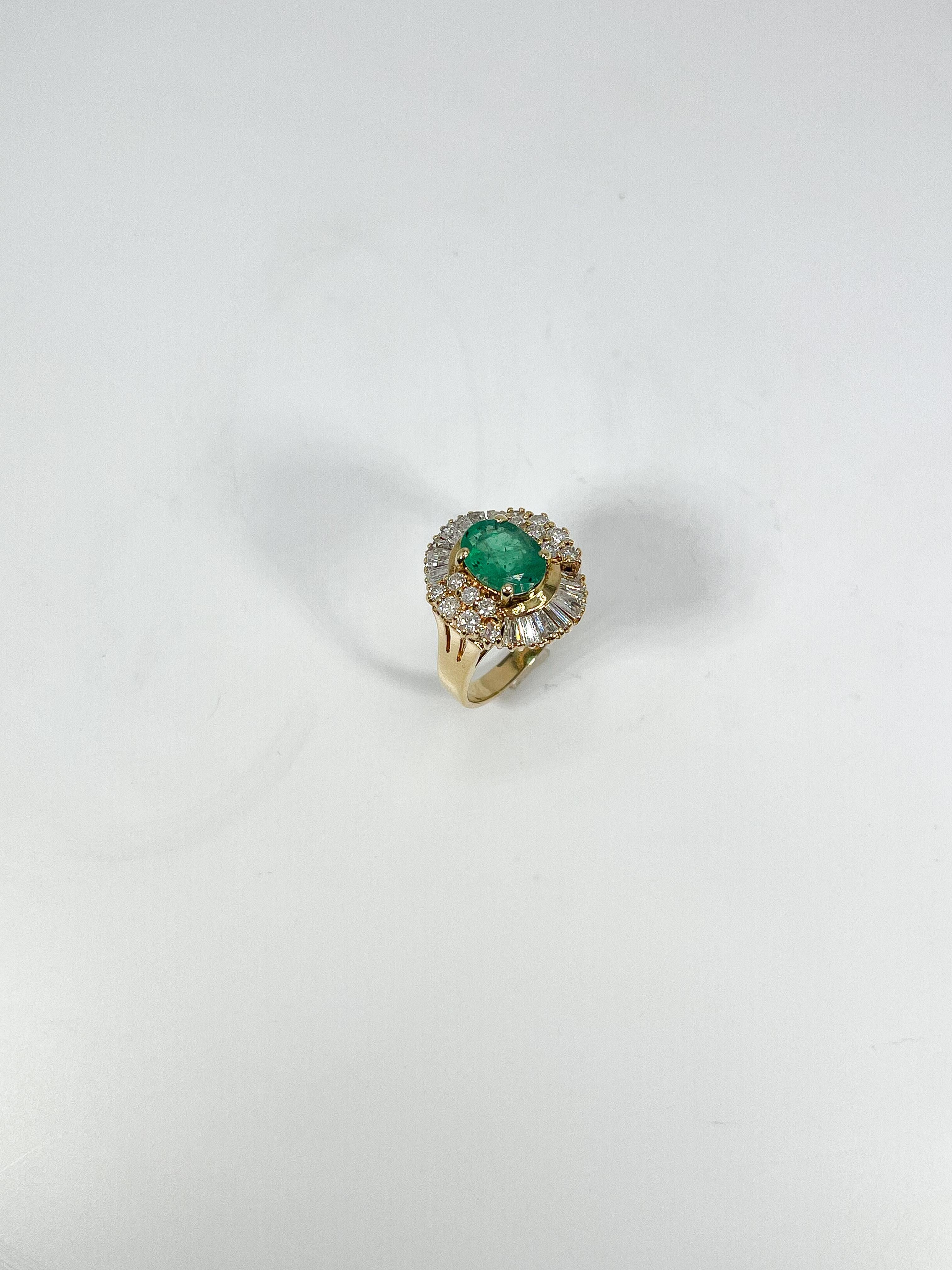 14K Yellow Gold 2 CT Emerald and 1 CTW Diamond Ballerina Ring In Excellent Condition For Sale In Stuart, FL