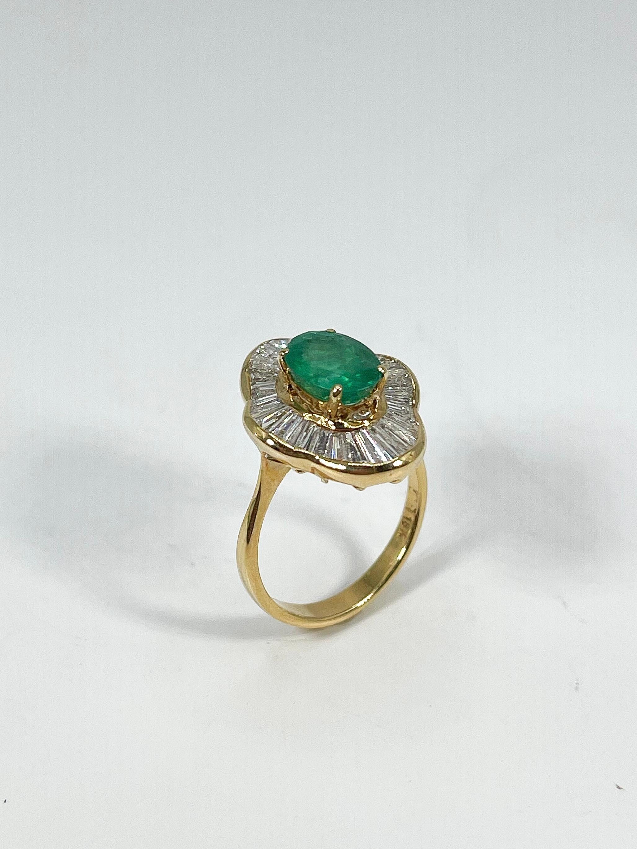 14K Yellow Gold 2 CT Oval Emerald and 1 CTW Diamond Ballerina ring In Excellent Condition For Sale In Stuart, FL