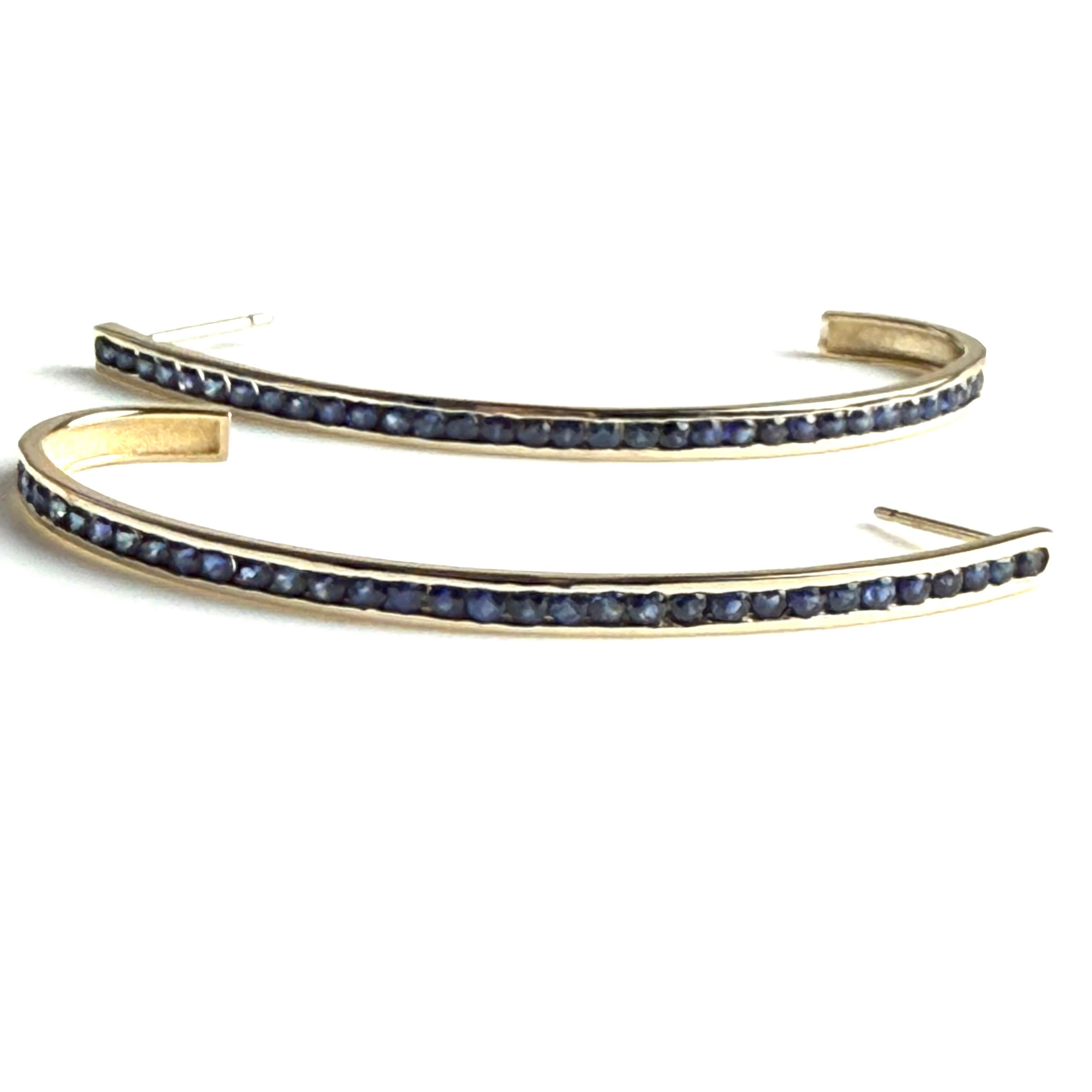 Or jaune 14K  Boucles d'oreilles 2 pouces avec saphirs pesant 2.15 carats en vente 4