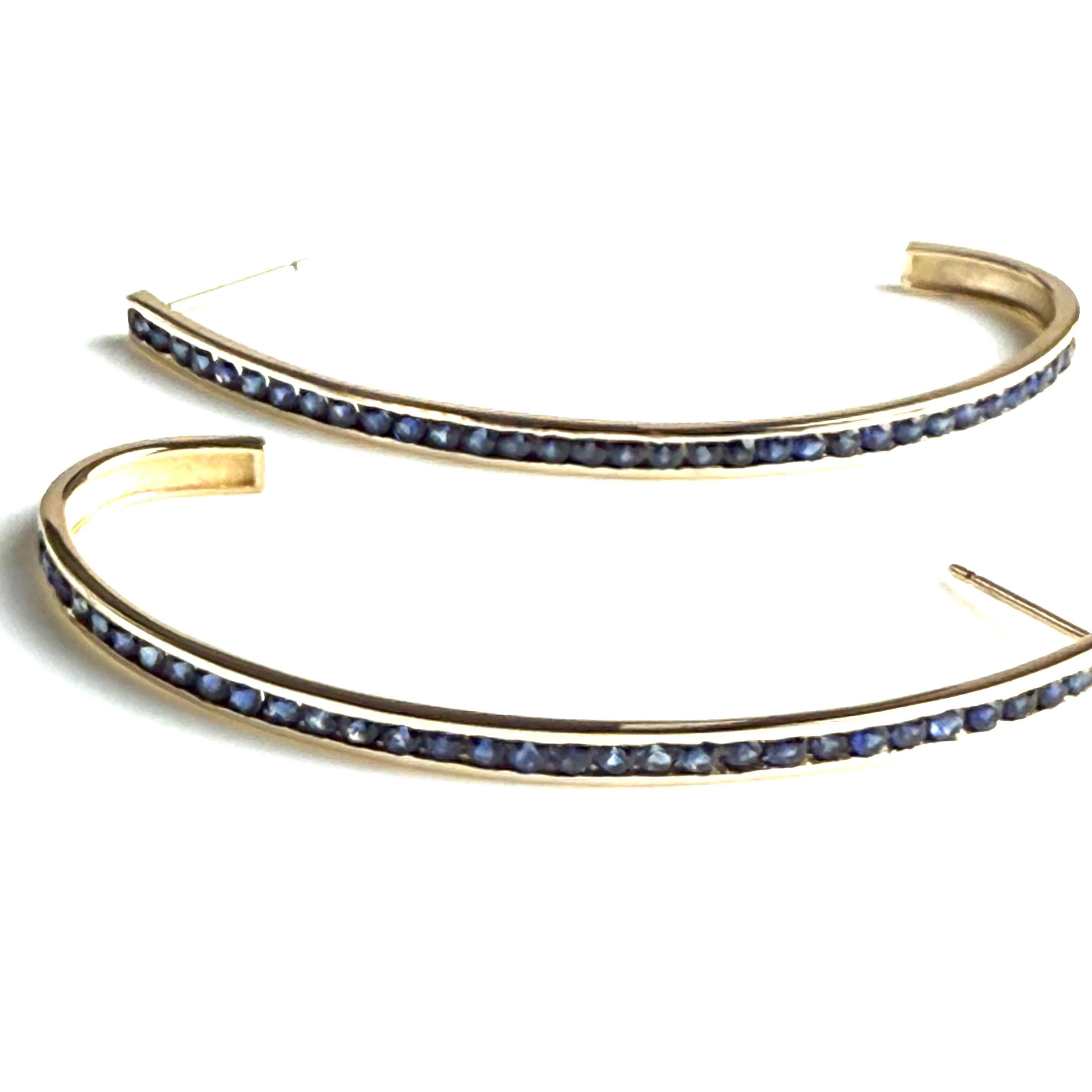 Moderne Or jaune 14K  Boucles d'oreilles 2 pouces avec saphirs pesant 2.15 carats en vente