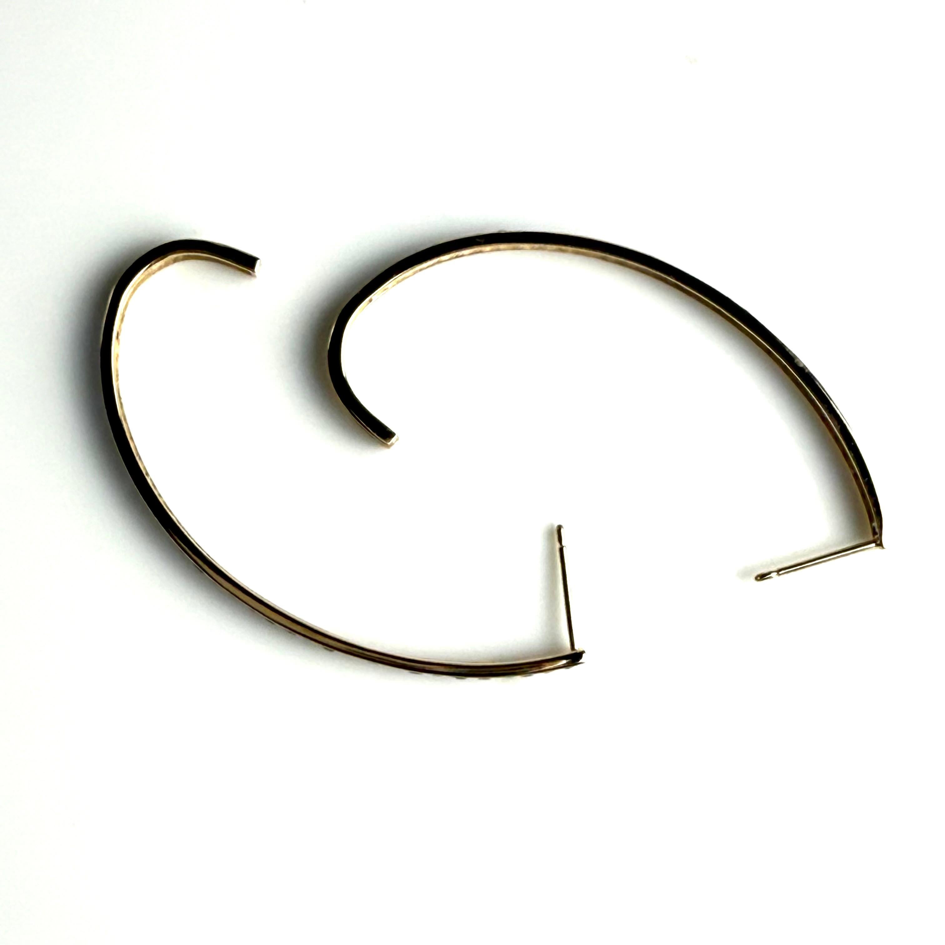 Or jaune 14K  Boucles d'oreilles 2 pouces avec saphirs pesant 2.15 carats en vente 3