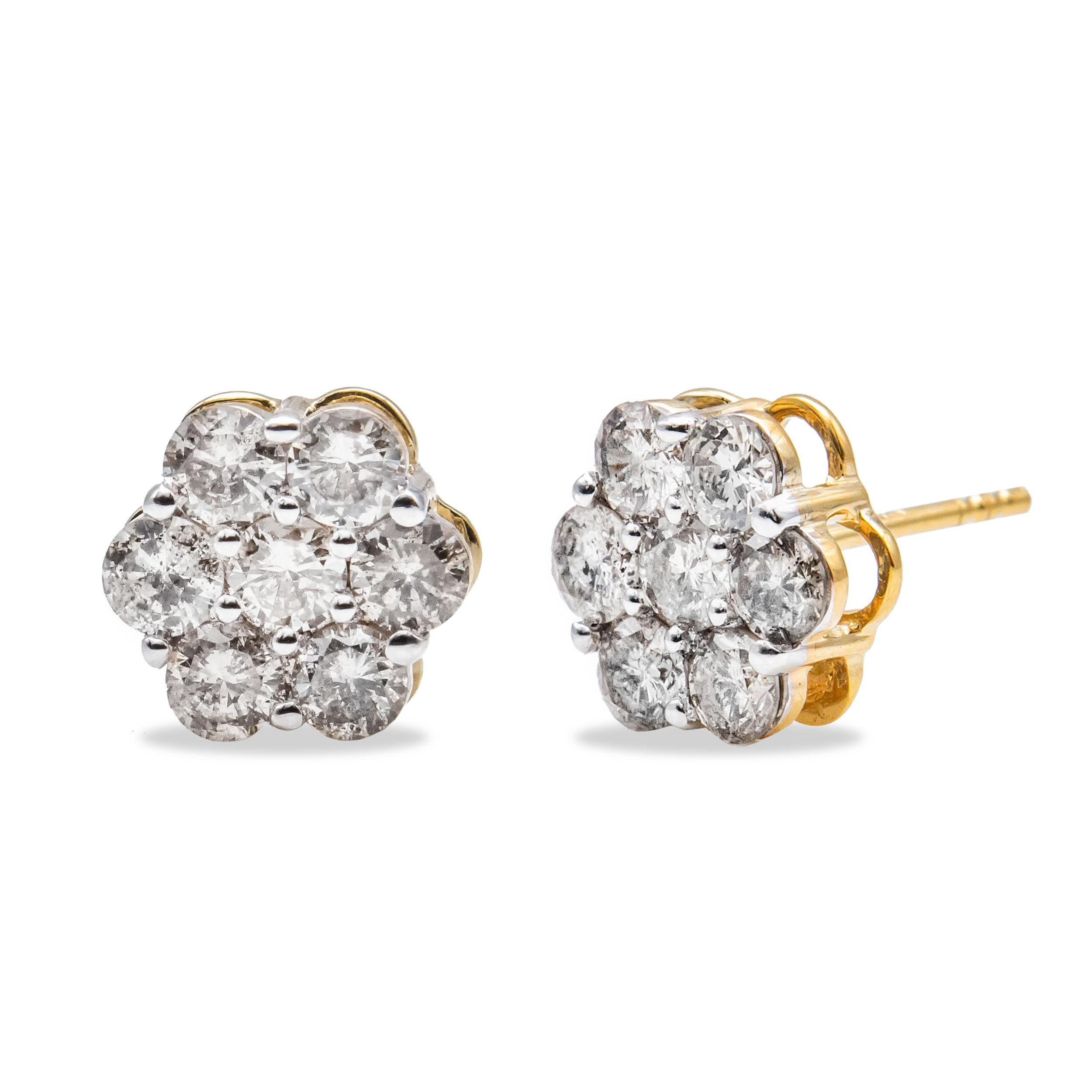 Want to add a touch of sweet femininity to your daily ensemble? These floral cluster stud earrings might just be the jewelry you need. Made up of 14 natural round shape diamonds (seven on each side), the stunning pair feature stones in prong setting