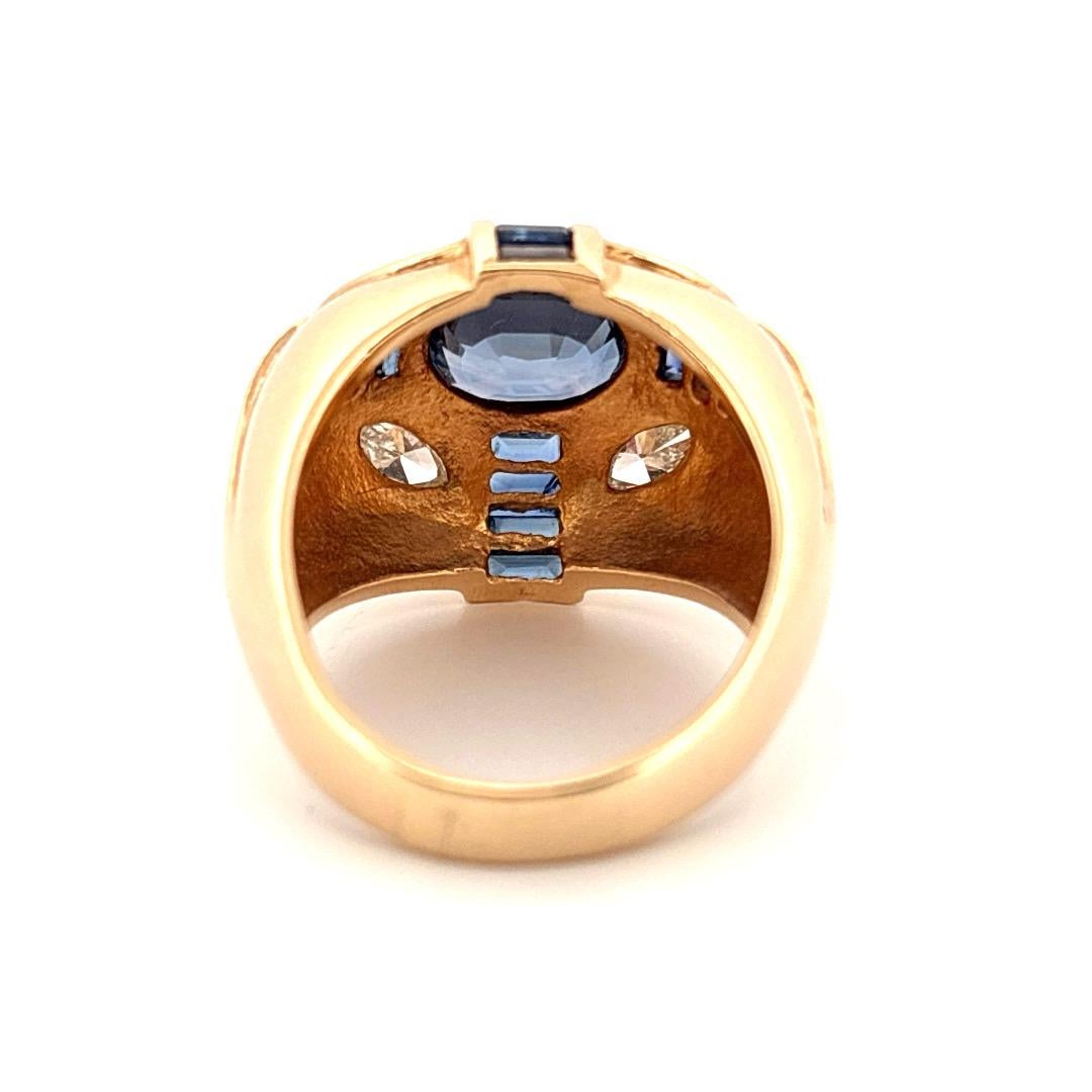 Or jaune 14K Saphir bleu central 2.00 carats et diamant + saphir 1.40 carats Pour hommes en vente