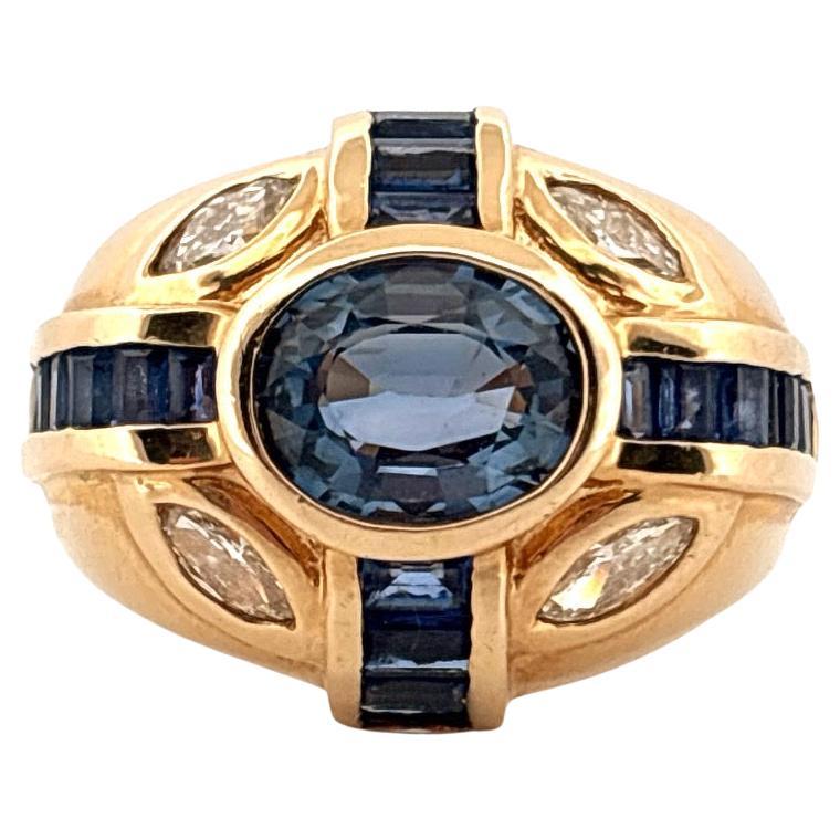 Or jaune 14K Saphir bleu central 2.00 carats et diamant + saphir 1.40 carats en vente