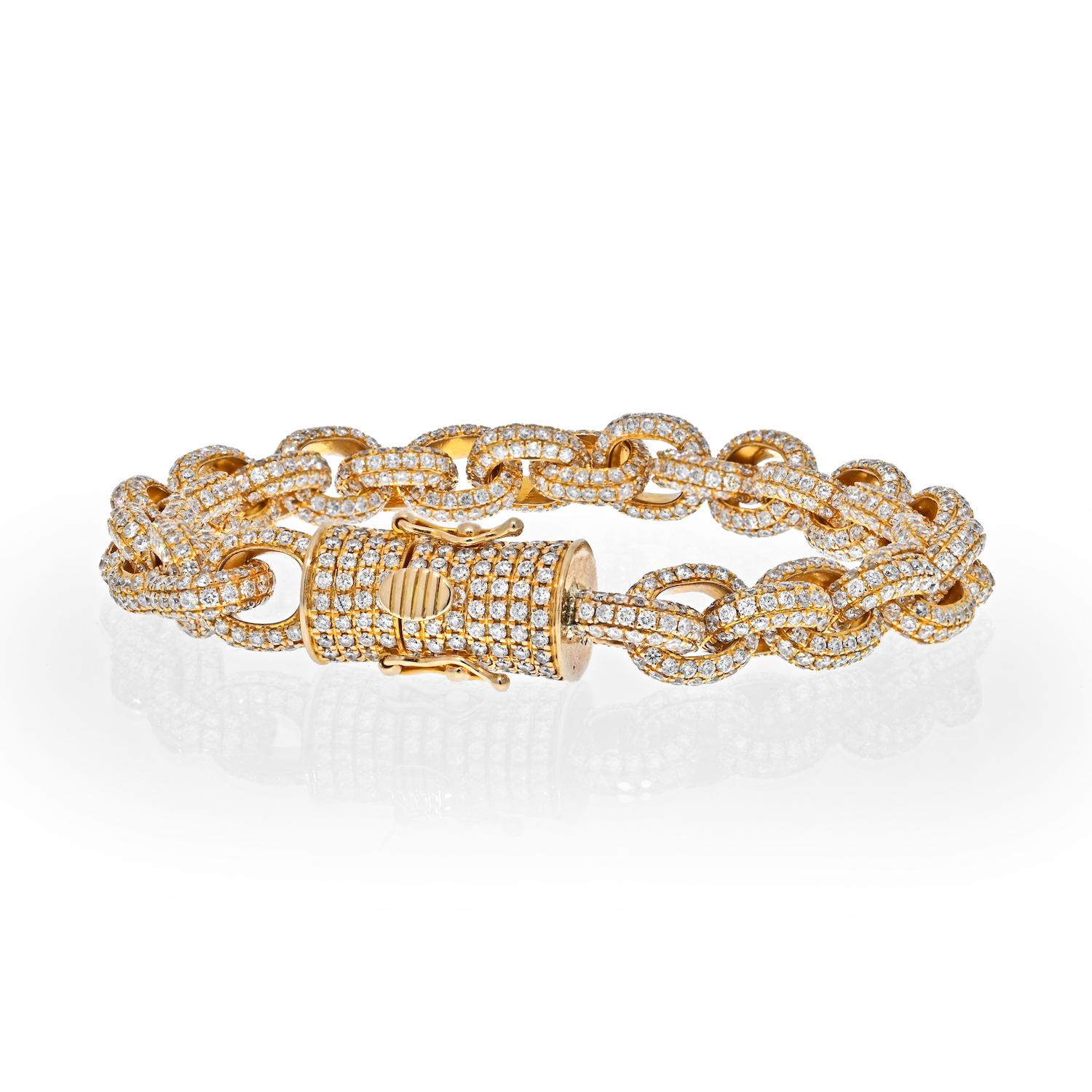 Modern 14K Yellow Gold 20.00cts Chunky Diamond Link Bracelet For Sale