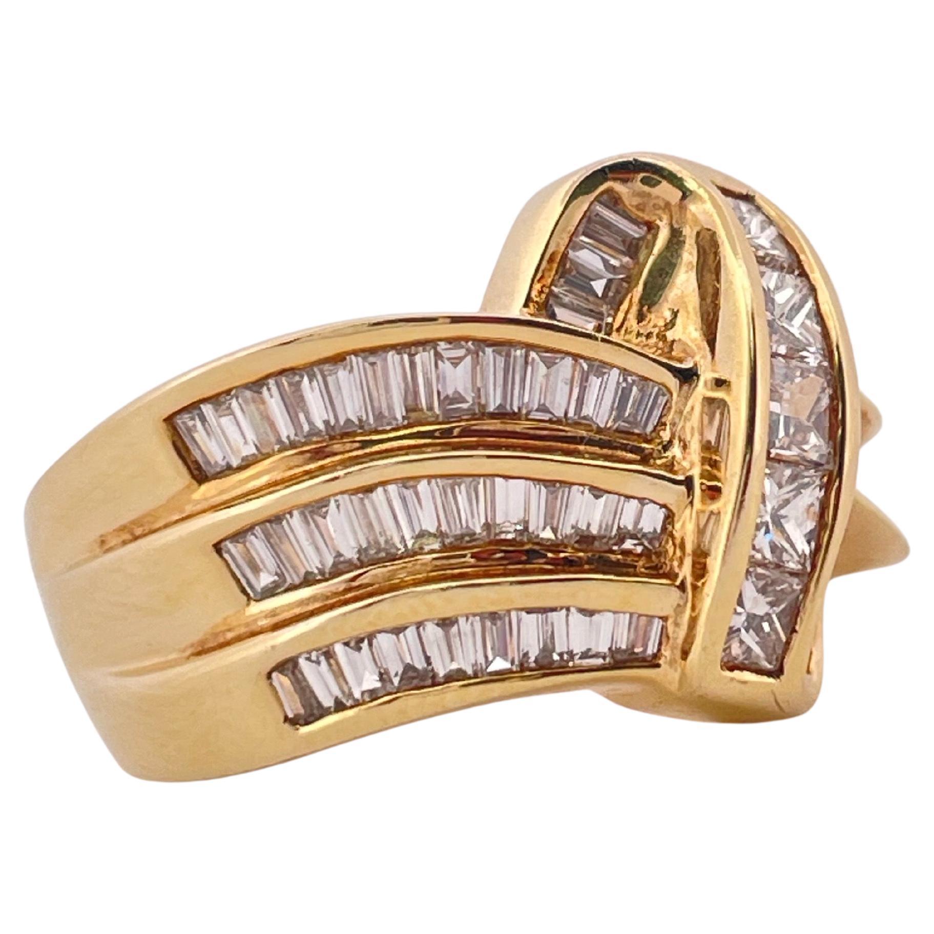 Taille baguette Bague en or jaune 14k avec un diamant de 2.00ctw en vente