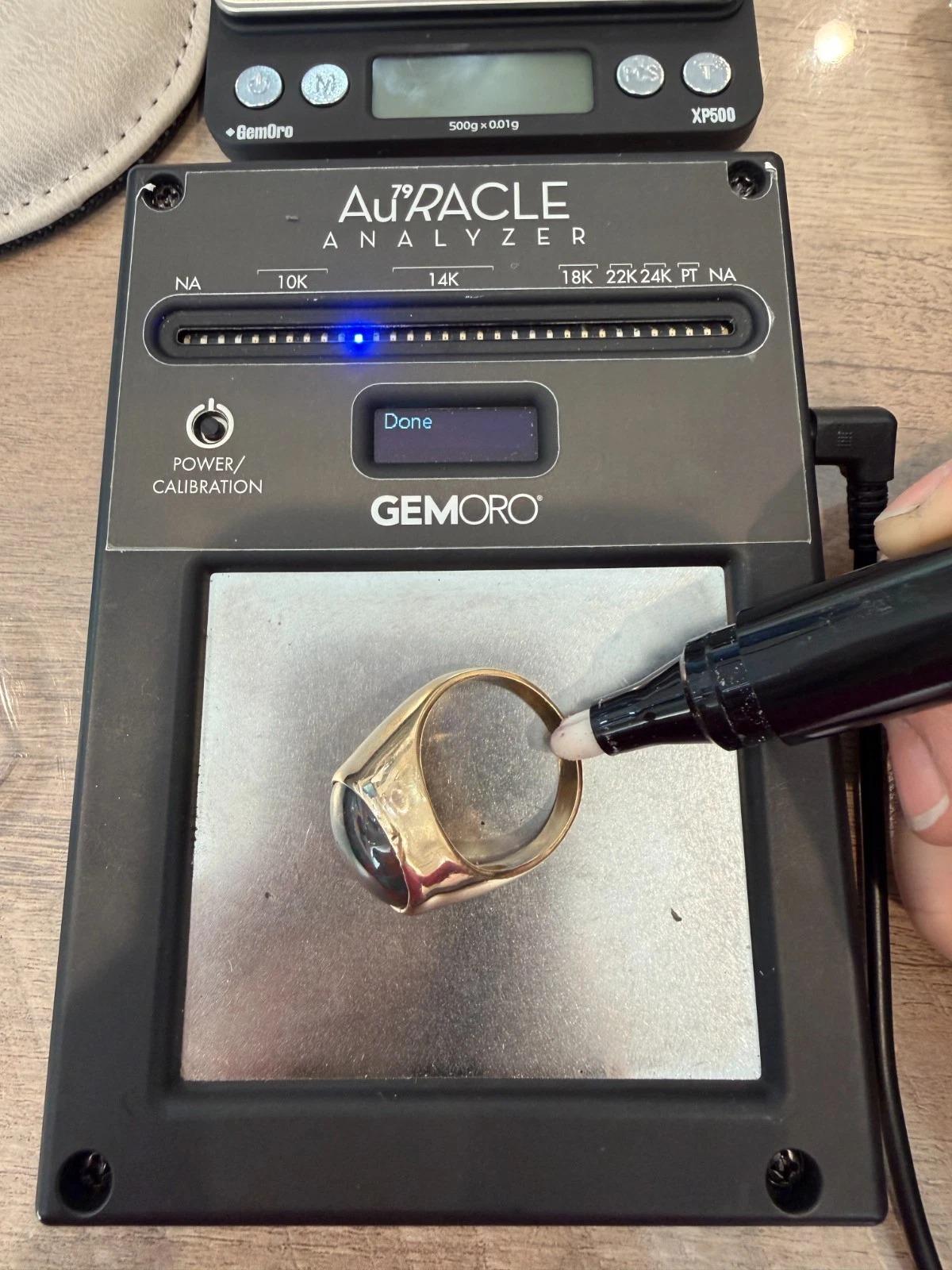 Bague homme en or jaune 14K 20.80 grammes pierre de sang cabochon ovale Taille 14.5 en vente 7