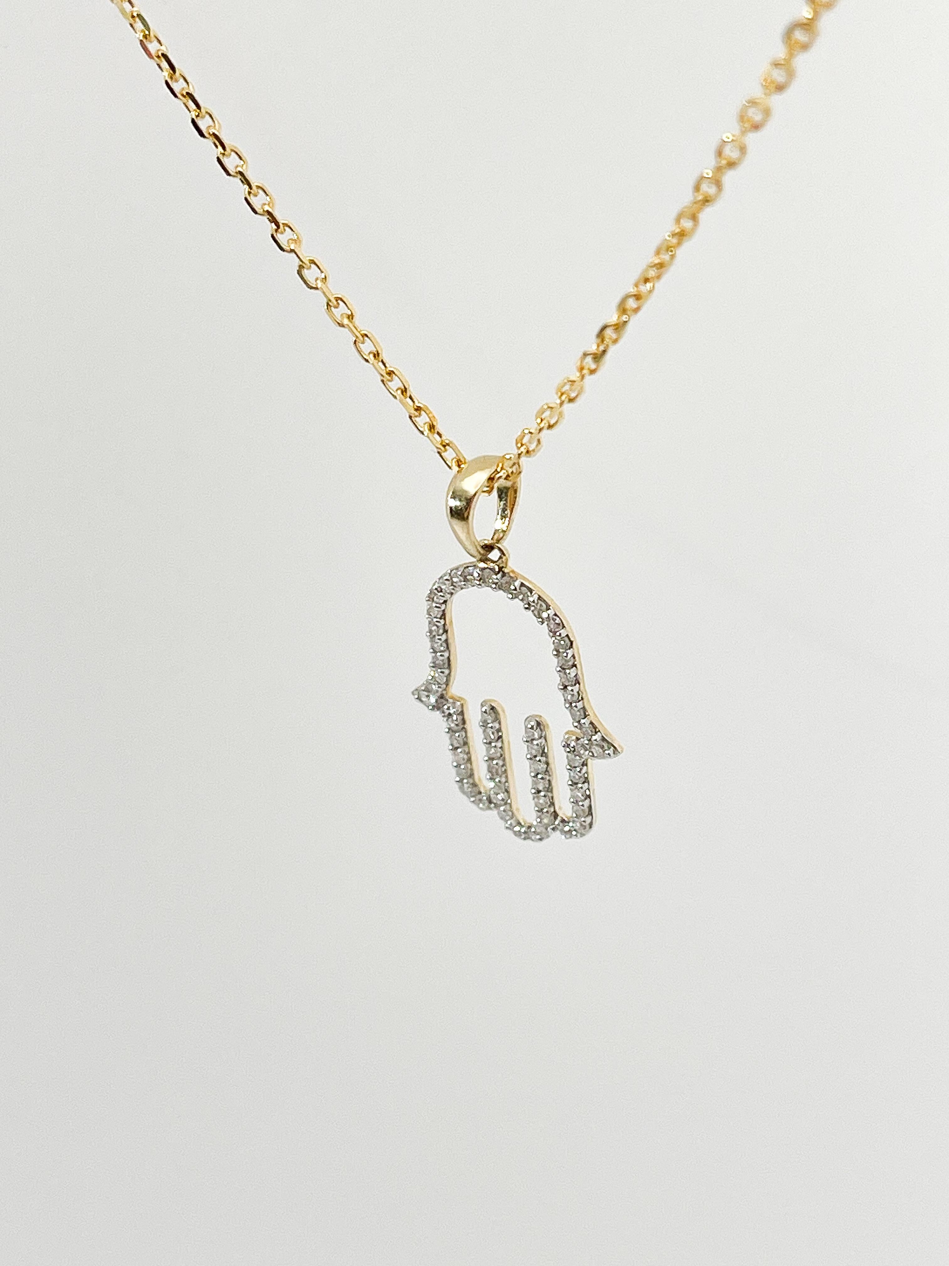 14K Yellow Gold .21 CTW Diamond Hamsa Necklace In New Condition For Sale In Stuart, FL