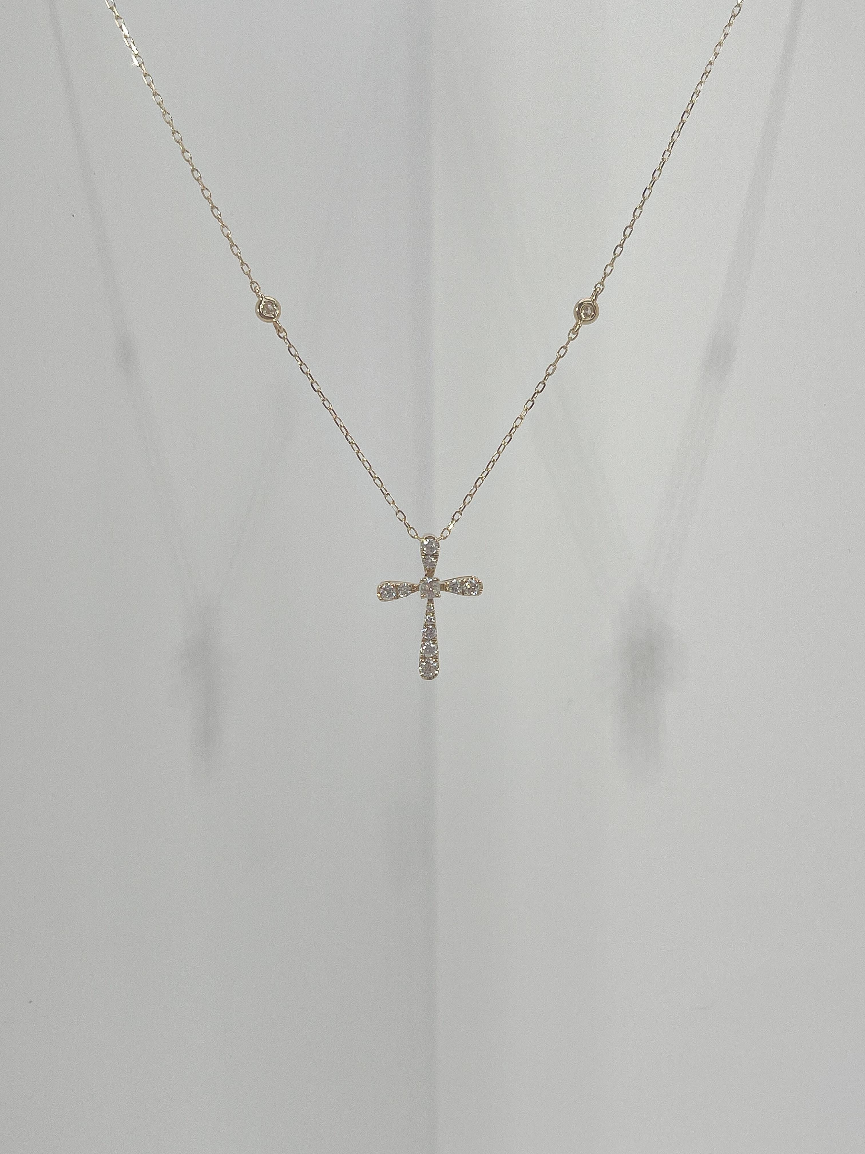 14K Yellow Gold .22 CTW Diamond Cross Pendant Necklace with Diamond Stations In New Condition For Sale In Stuart, FL
