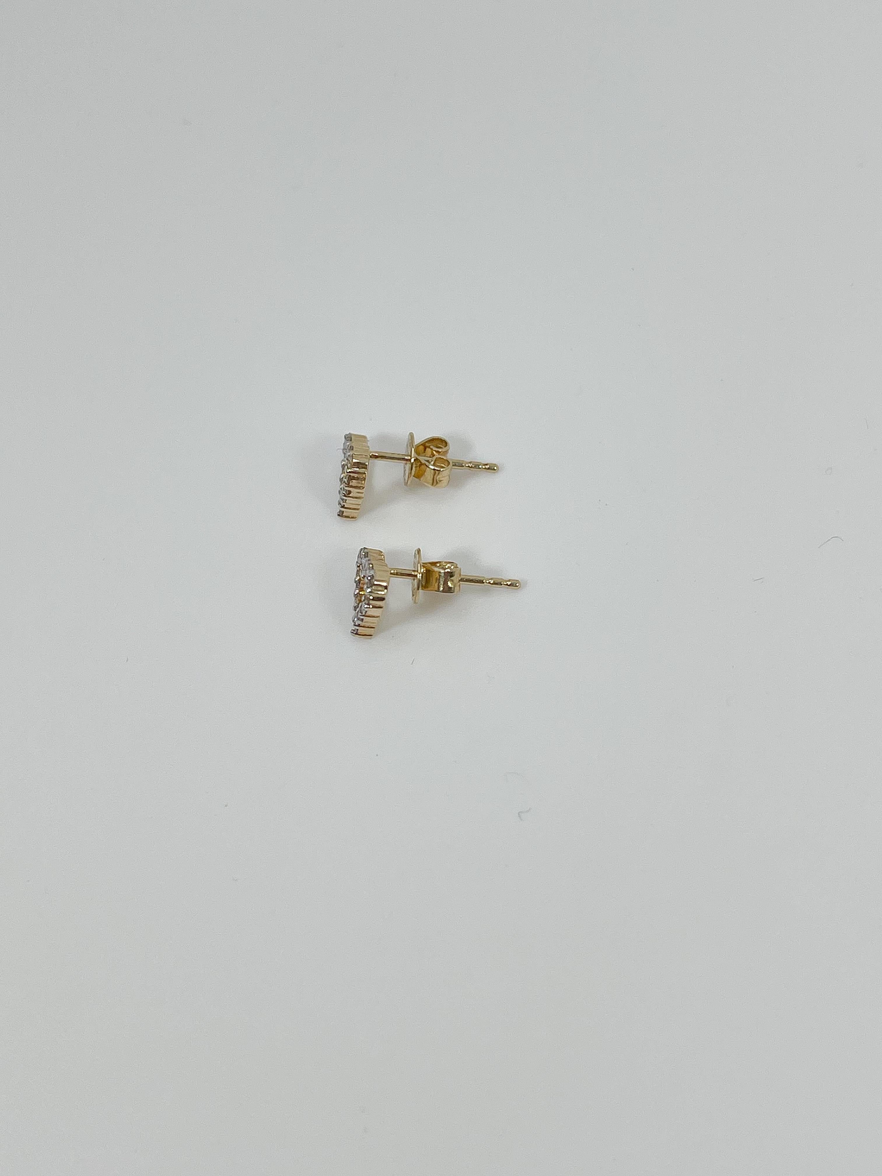 14K Yellow Gold .23 CTW Diamond Heart Studs  In New Condition For Sale In Stuart, FL