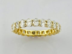 Ewigkeitsring aus 14-karätigem Gelbgold mit einem ovalen Naturdiamanten im Ovalschliff (2,30 Karat)
