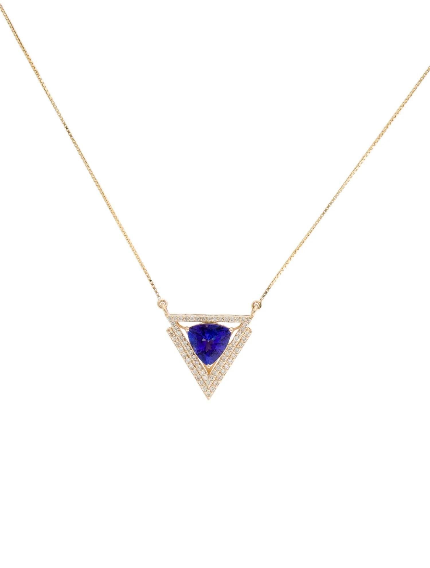 Taglio rotondo Collana con ciondolo a triangolo in oro giallo 14K con tanzanite e diamanti da 2,32 carati in vendita