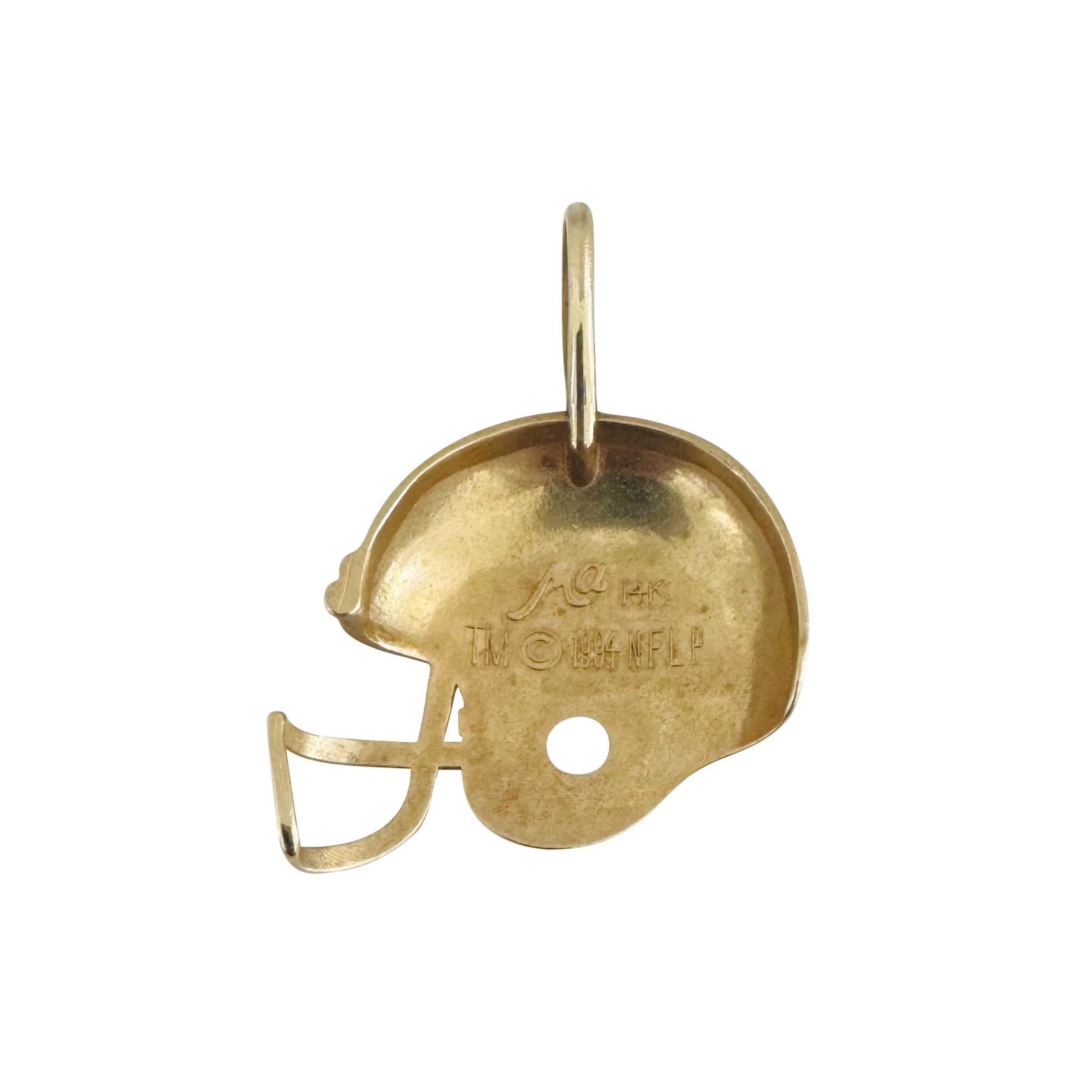 14k Gelbgold 2,3g Matte Finish Grüner Bay Packers Helm-Anhänger im Zustand „Gut“ in Guilford, CT