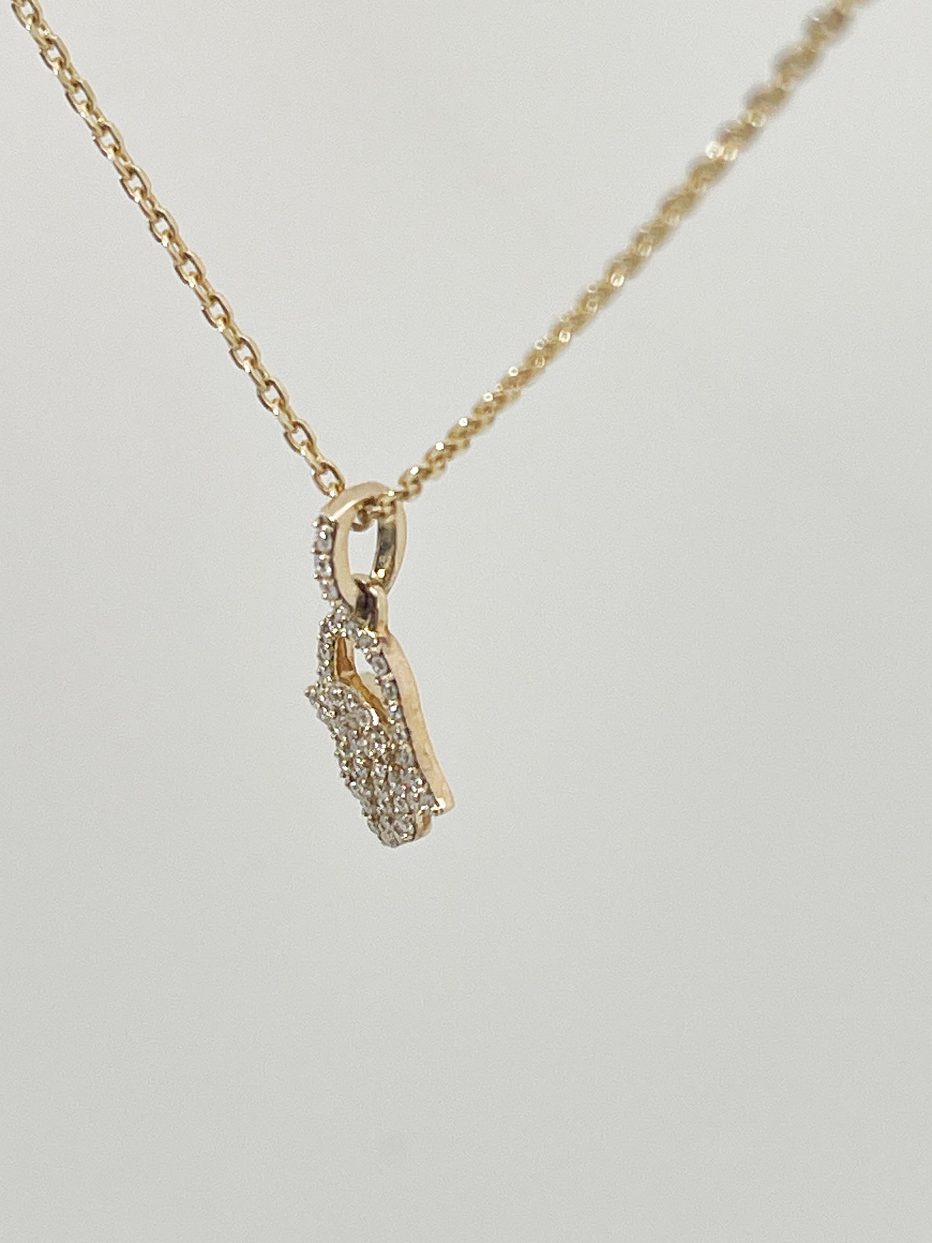 14K Yellow Gold .25 CTW Diamond Hamsa Pendant Necklace  In Excellent Condition For Sale In Stuart, FL