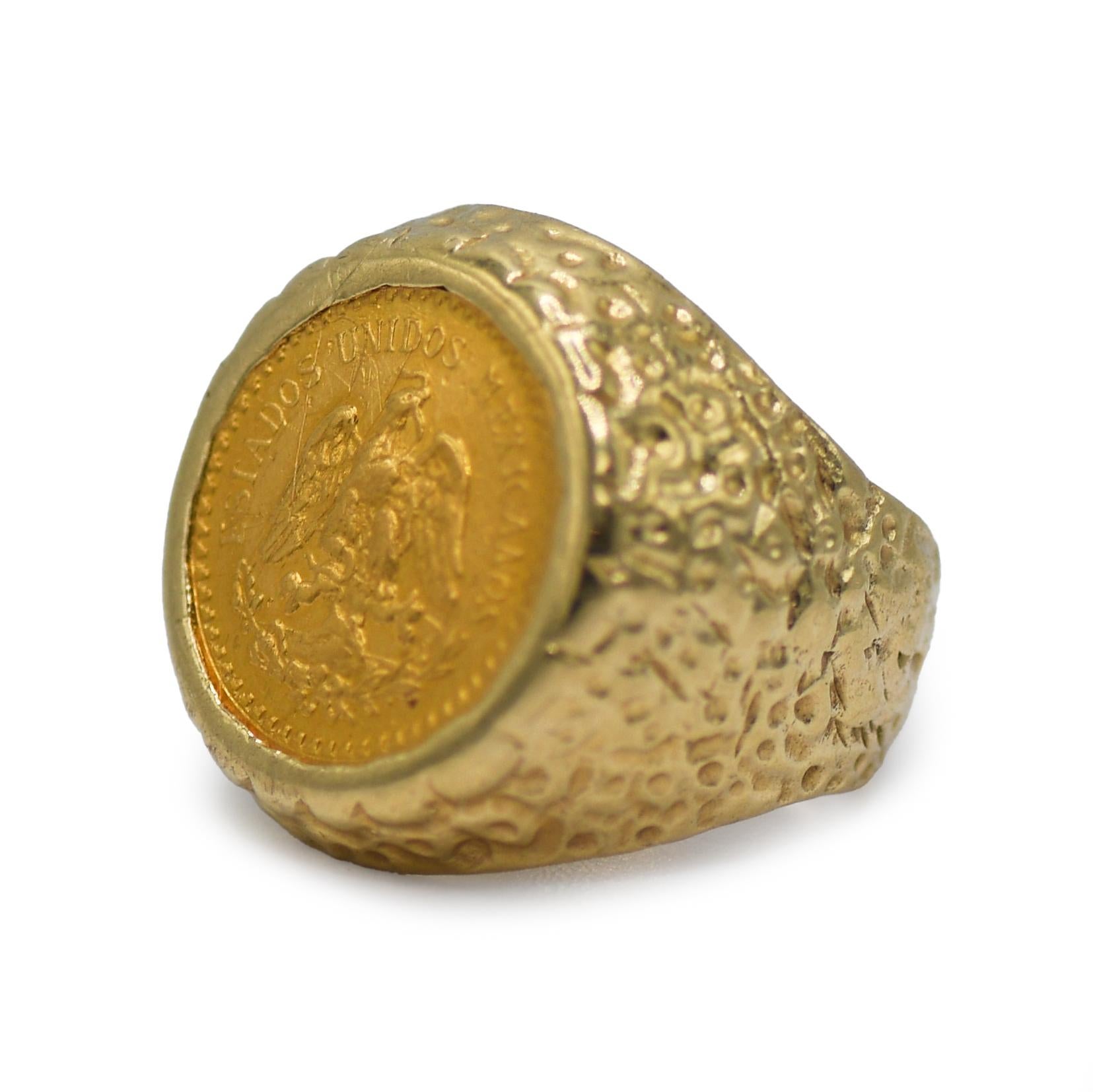 14K Yellow Gold 2.5 Pesos Coin Ring In Excellent Condition For Sale In Laguna Beach, CA