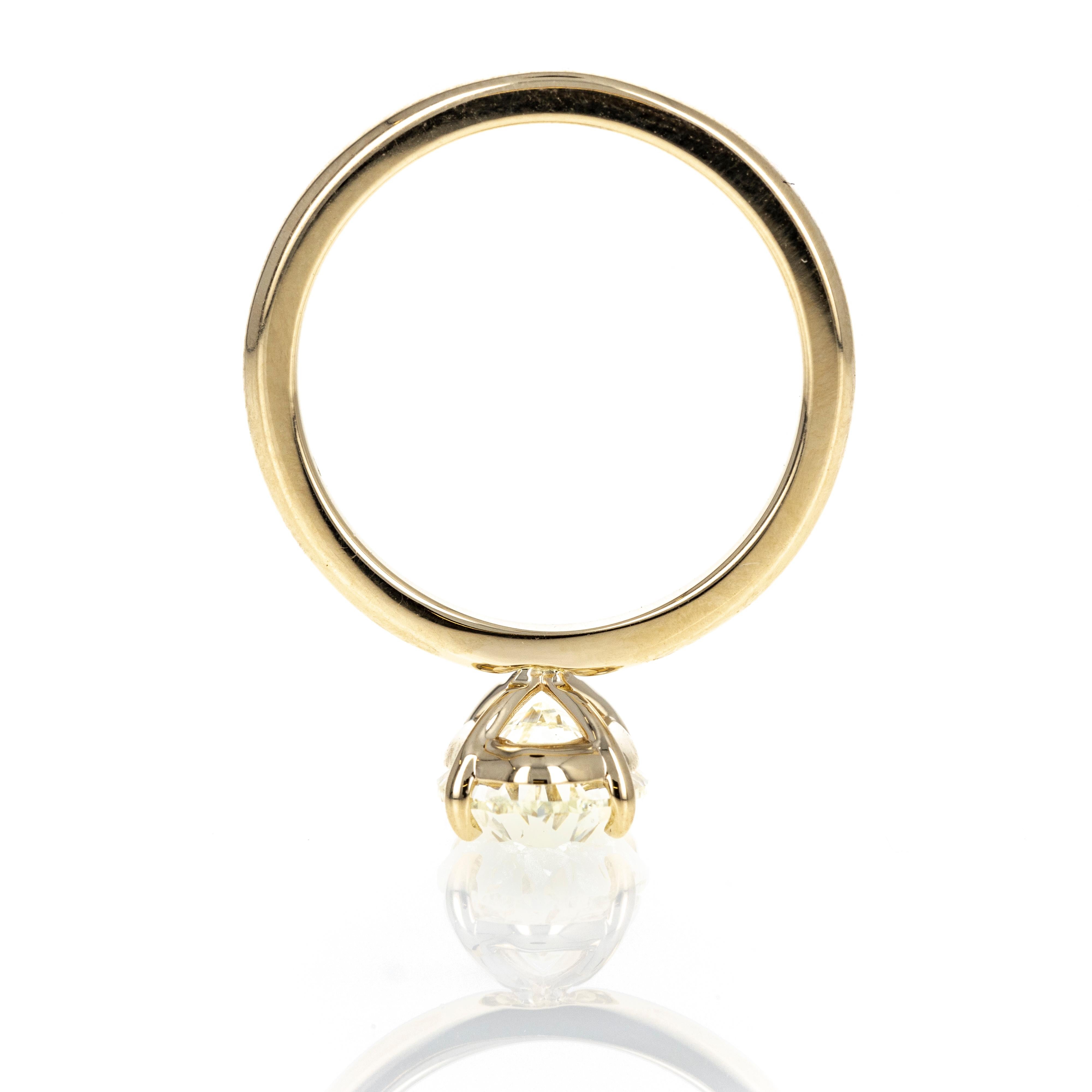 Era: New 
Composition: 14K Yellow Gold
Primary Stone: Oval Natural Diamond
Carat Weight: 2.5 Carats
Color/ Clarity: K / VS2
GIA Report Number: 1427707140
View The GIA Report
Ring Size: 7
Ring Weight: 3.4 Grams
Item Barcode: 743257