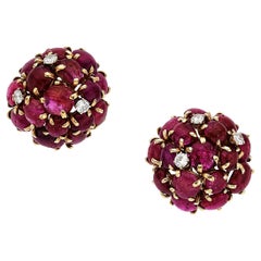 Pendientes de clip de oro amarillo de 14k con cabujón de rubí de 25,9 ct y diamante de 0,80 ct