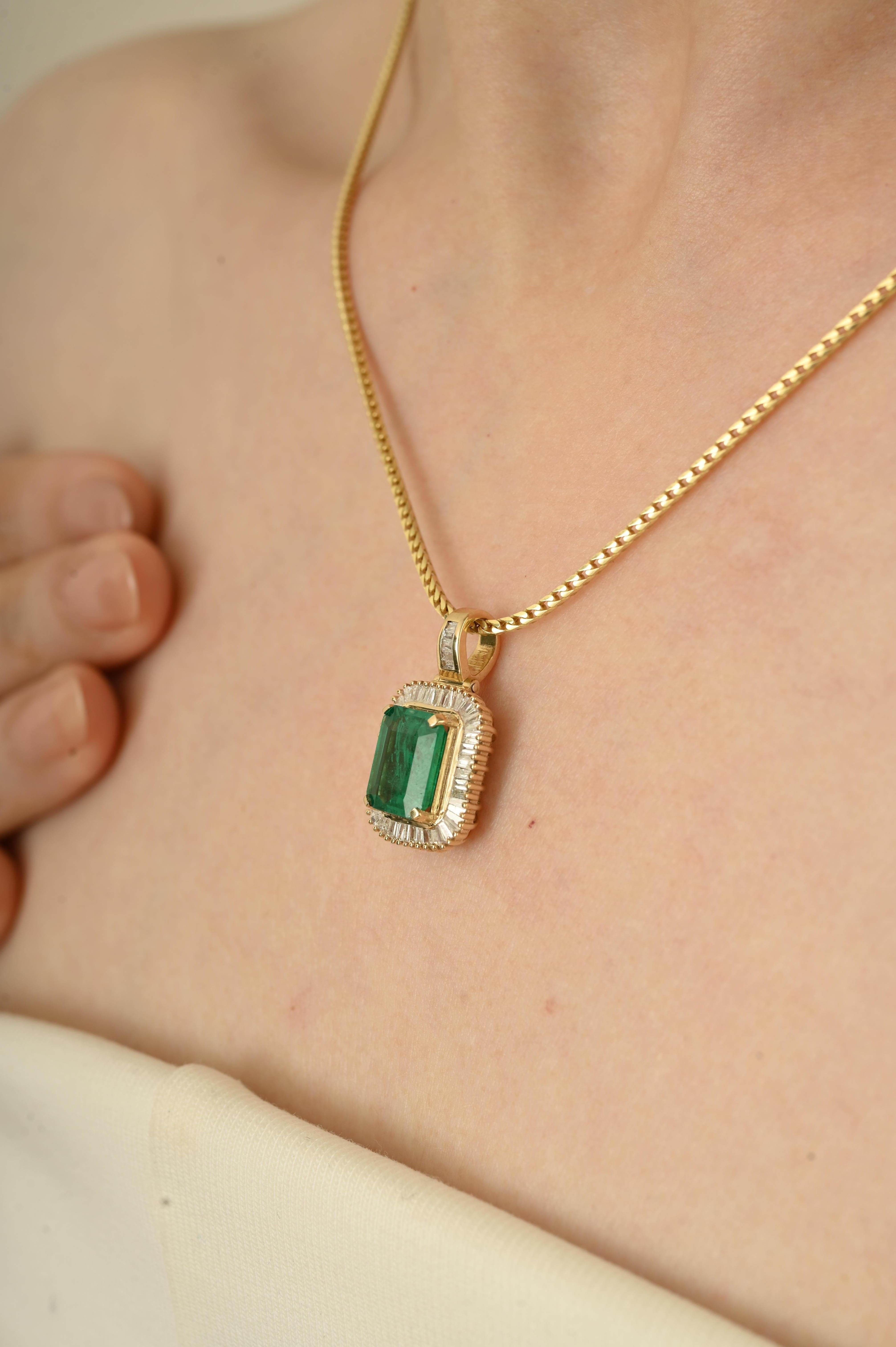 Oro amarillo 14k 2,5Ct. Colgante de Esmeralda con Halo de Diamantes Baguette Regalo de Navidad Corte octogonal en venta