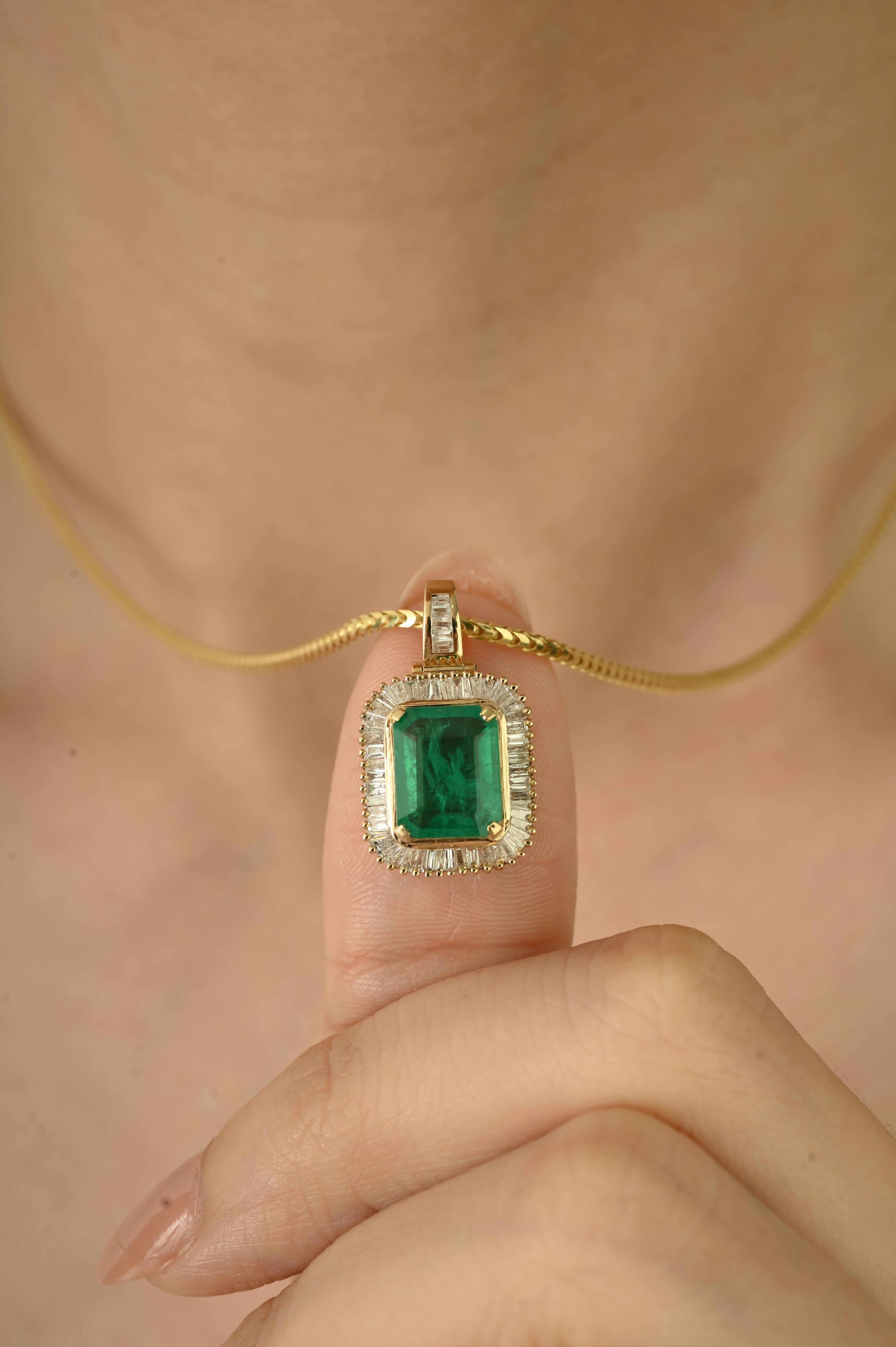 De las mujeres Oro amarillo 14k 2,5Ct. Colgante de Esmeralda con Halo de Diamantes Baguette Regalo de Navidad en venta