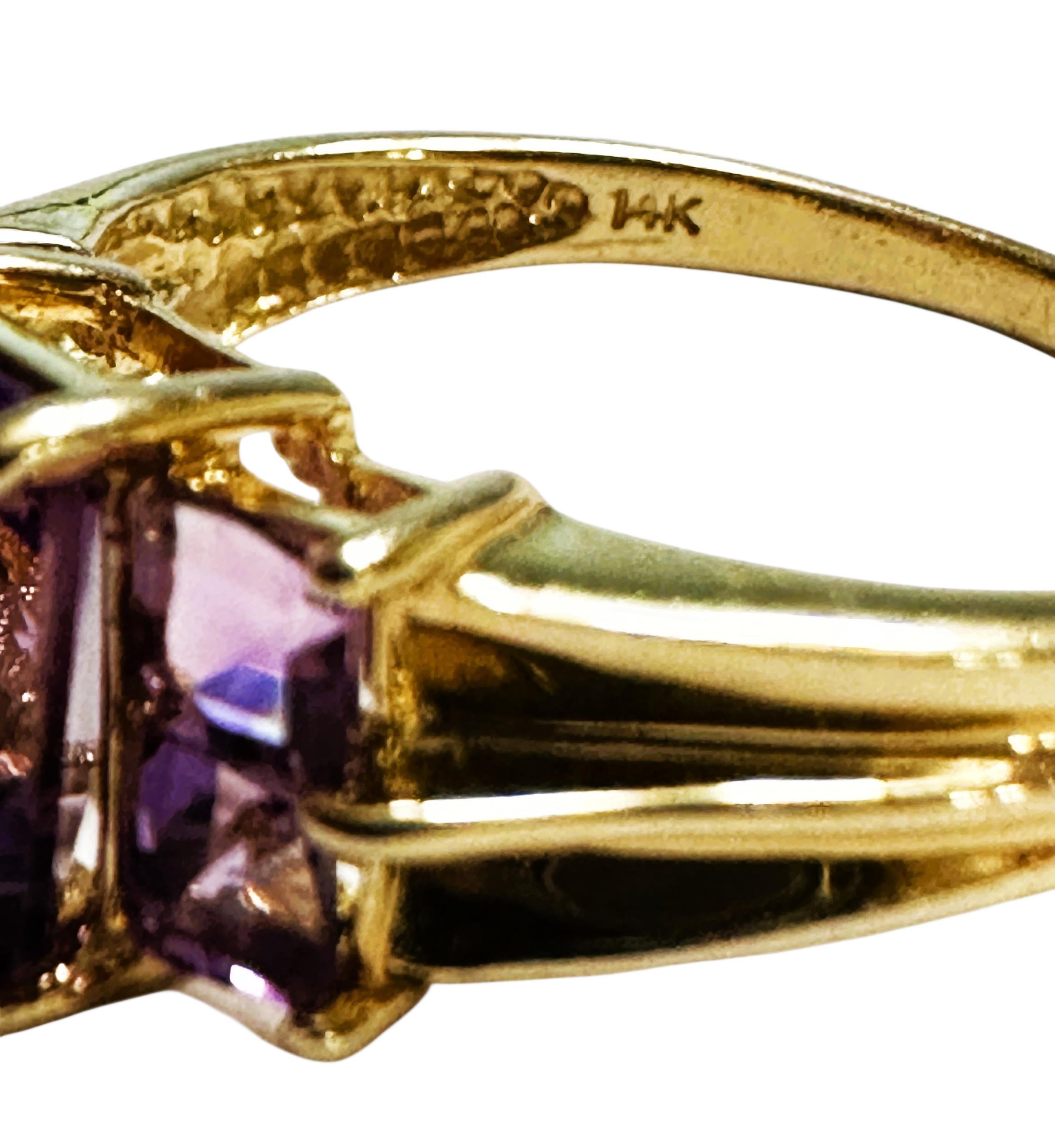 14k Yellow Gold 2.72 Carat Radiant Cut & Square Cut Amethyst Ring Size 7 For Sale 1
