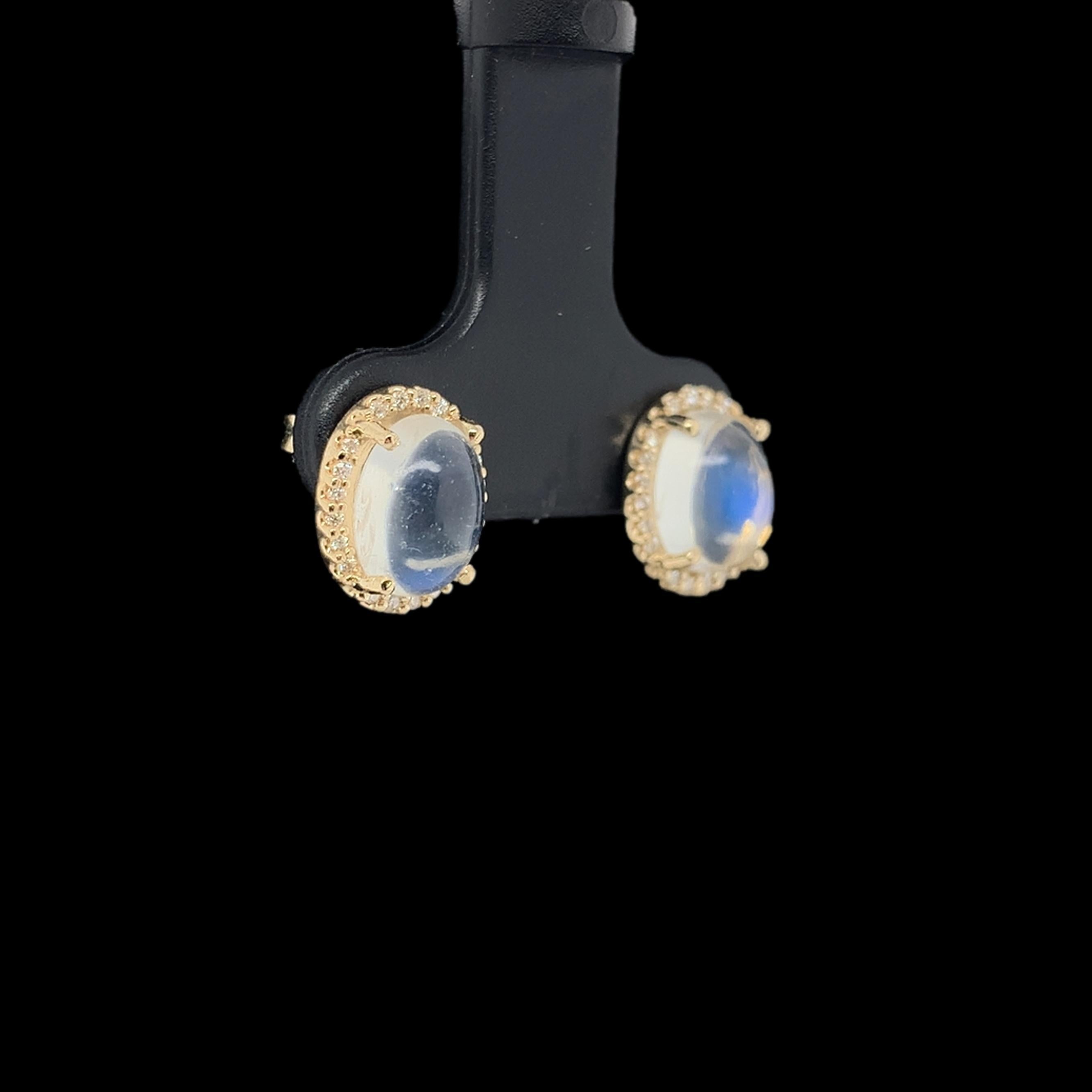 Boucle d'oreille en or jaune 14K avec halo de diamants et pierre de lune bleue flash de 2,77 carats tw Neuf - En vente à Big Bend, WI