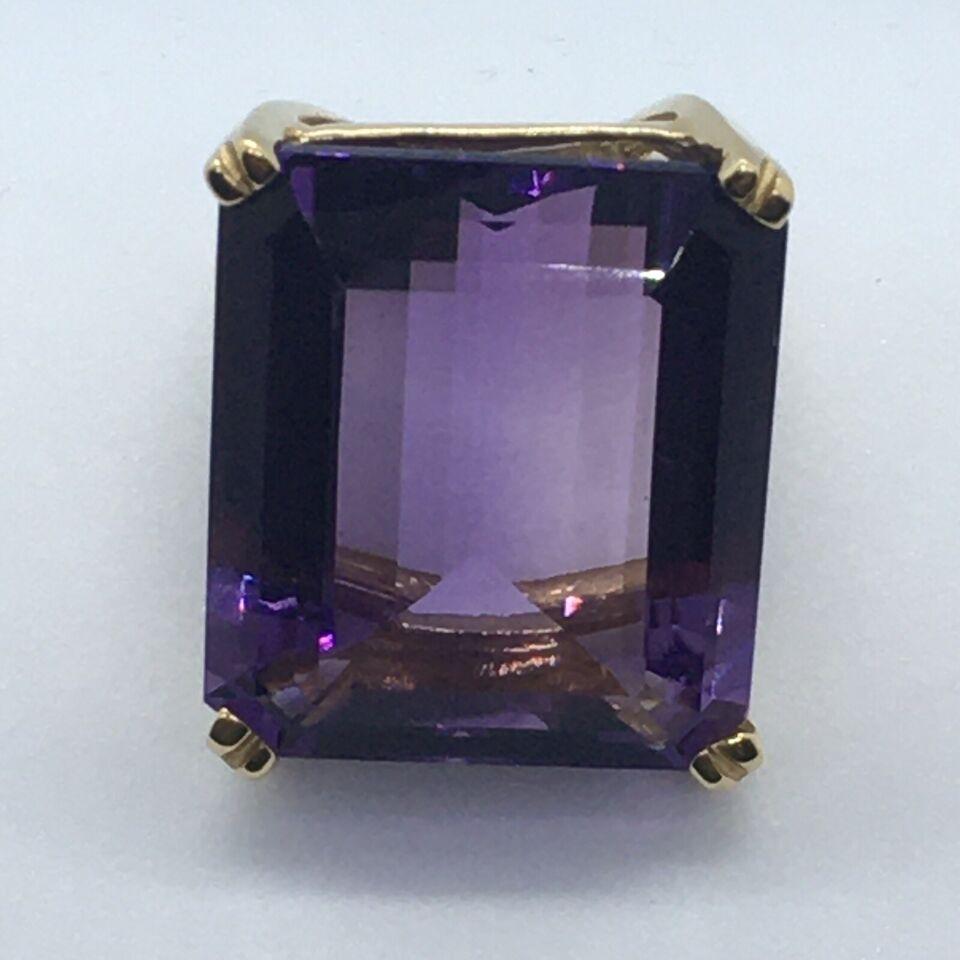 Women's or Men's 14k Yellow Gold 28 Carat Rectangular Faceted Amethyst Lady's Ring For Sale