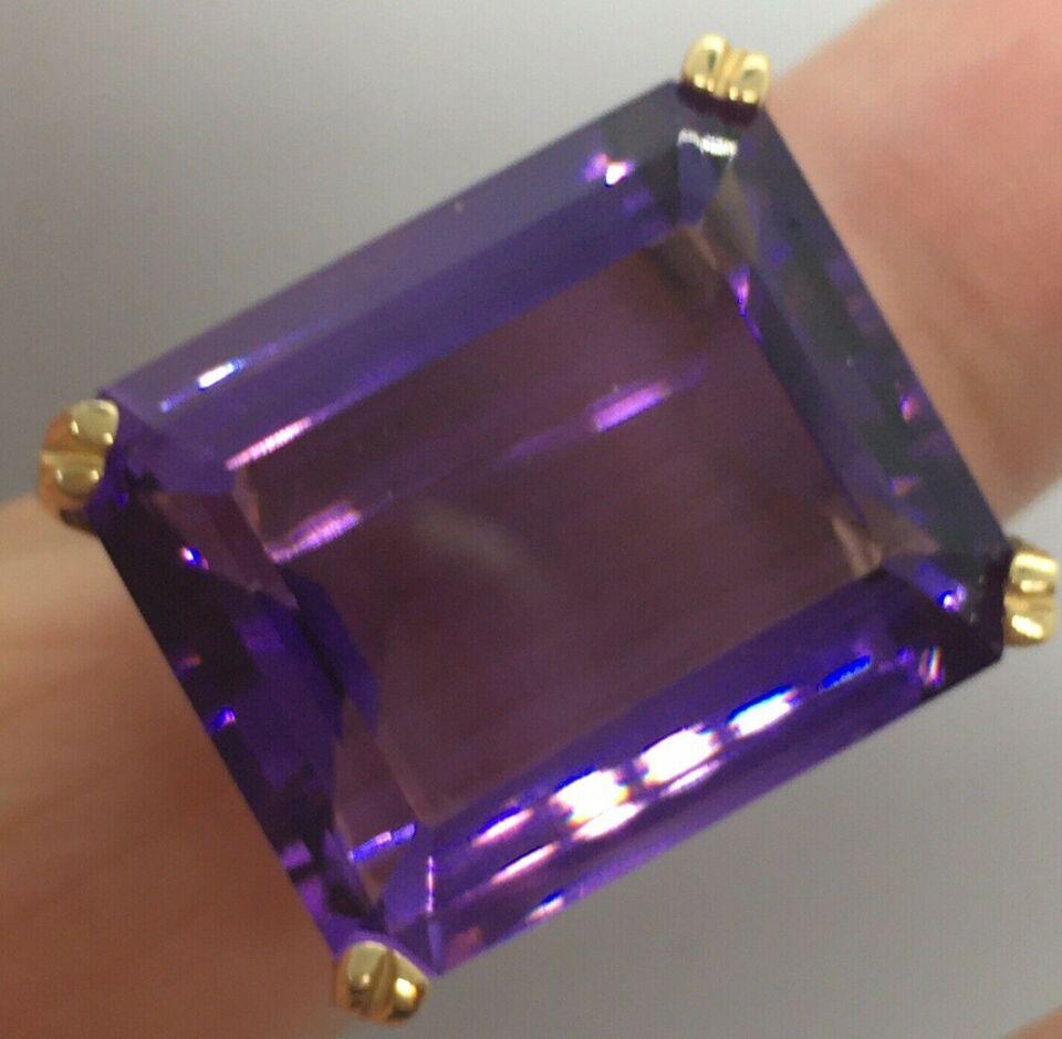 14k Yellow Gold 28 Carat Rectangular Faceted Amethyst Lady's Ring For Sale 1