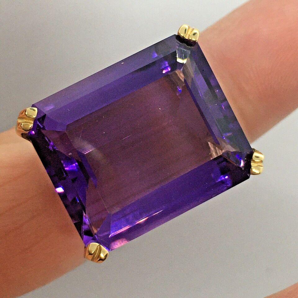 14k Yellow Gold 28 Carat Rectangular Faceted Amethyst Lady's Ring For Sale 2