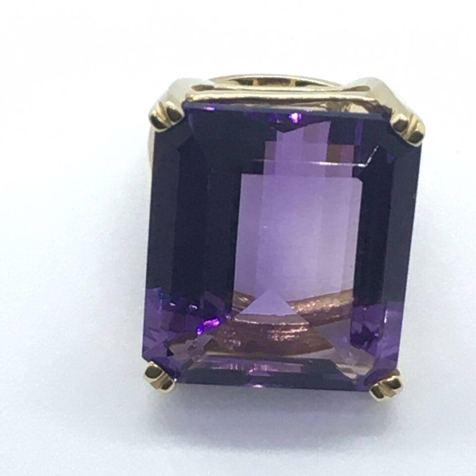 14k Yellow Gold 28 Carat Rectangular Faceted Amethyst Lady's Ring For Sale 3