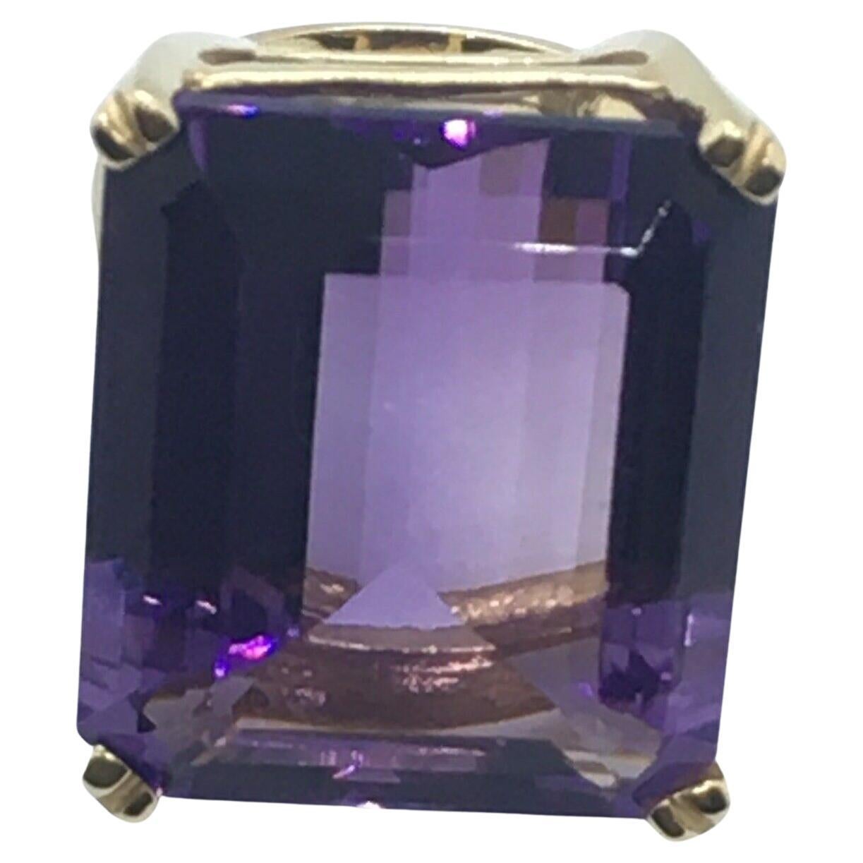 14k Yellow Gold 28 Carat Rectangular Faceted Amethyst Lady's Ring For Sale