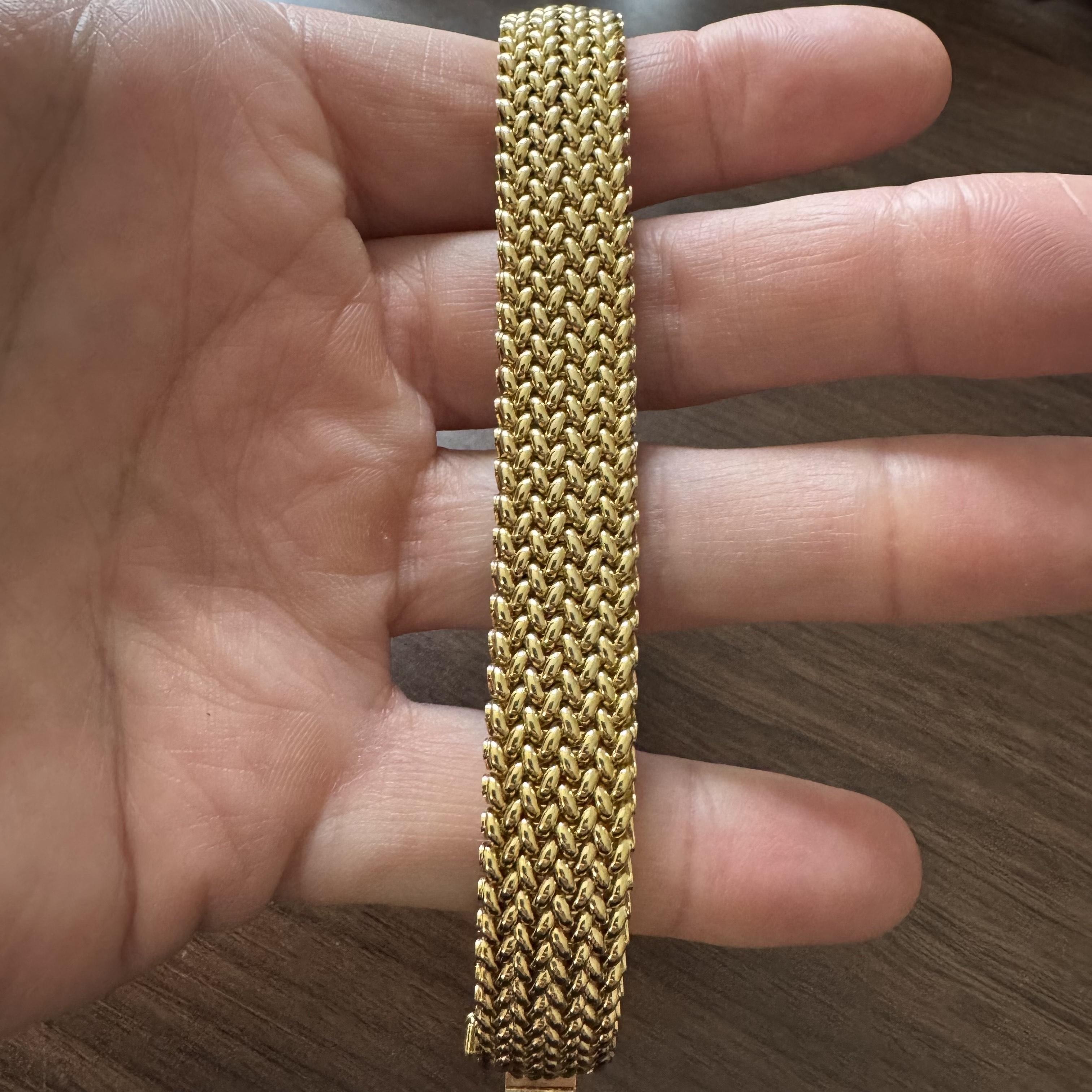 Condit:  Eccellenti condizioni, pulite e lucidate professionalmente
Metallo: Oro 14k (marcato e testato professionalmente)
Peso: 28,3 g
Lunghezza: 7,25 pollici
Larghezza: 14 mm
Chiusura: inserto a linguetta della scatola con chiusura di