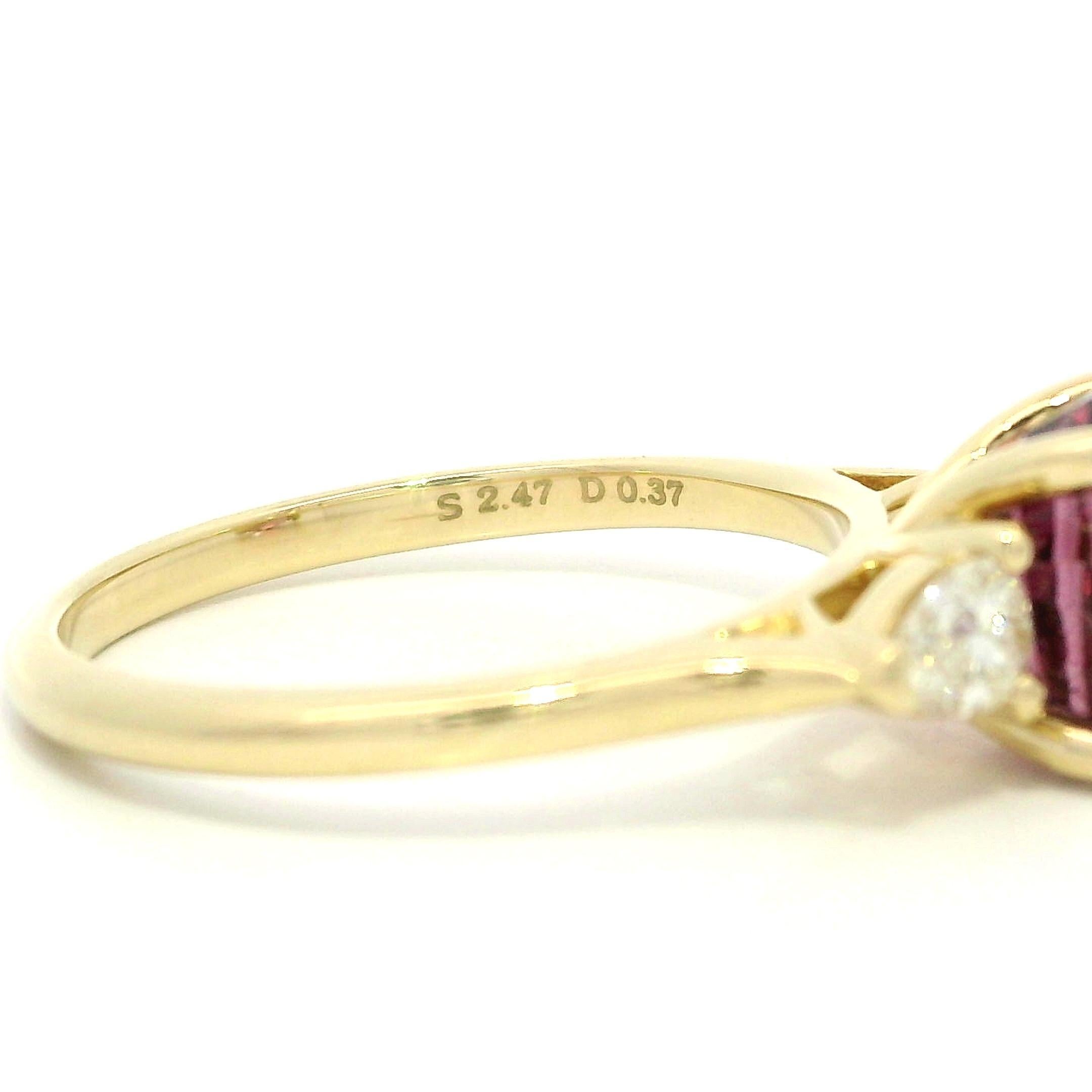 Brilliant Cut 14k Yellow Gold 2.84ctw GIA Cushion Purplish Pink Spinel Pear Diamond Sides Ring For Sale