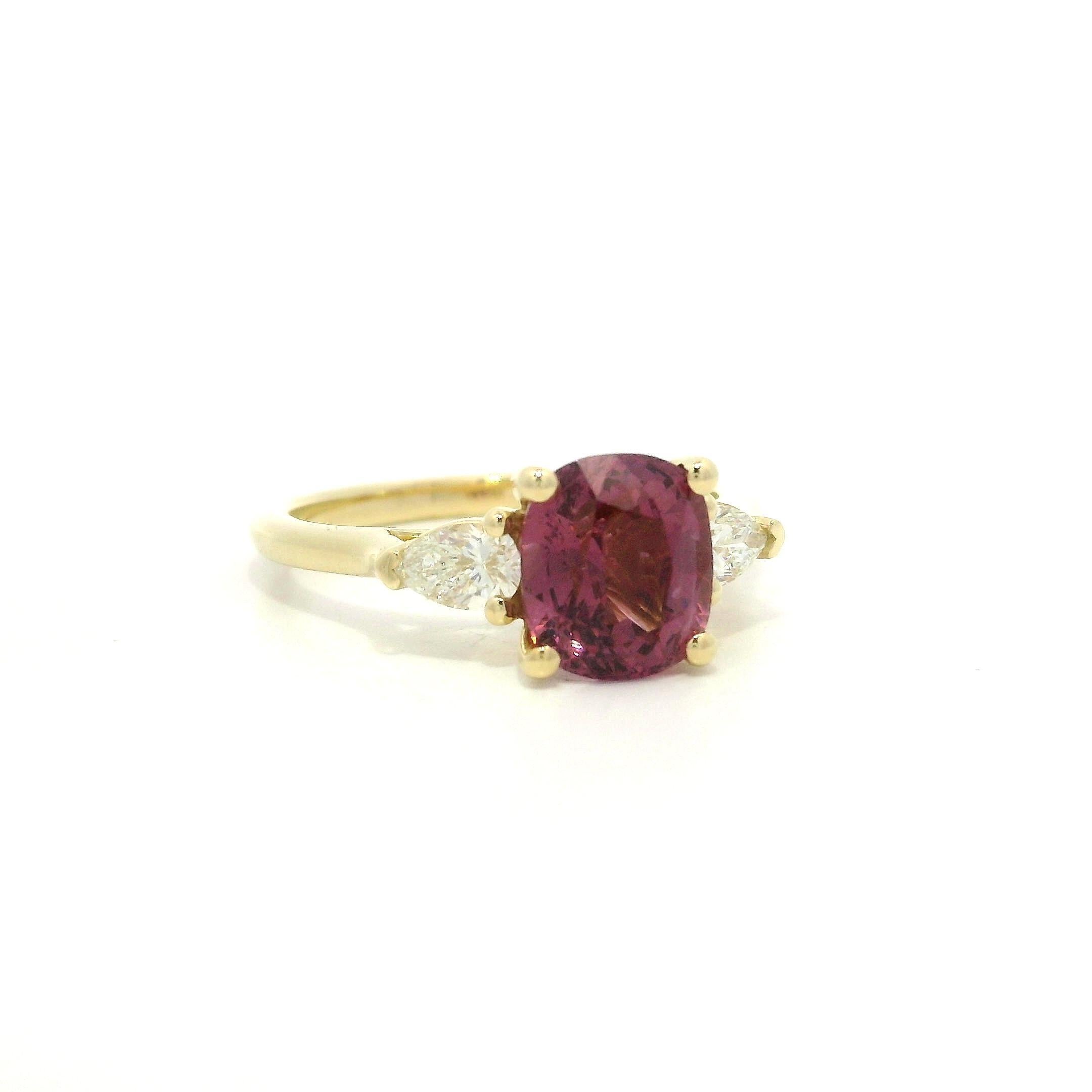 14k Yellow Gold 2.84ctw GIA Cushion Purplish Pink Spinel Pear Diamond Sides Ring For Sale 3
