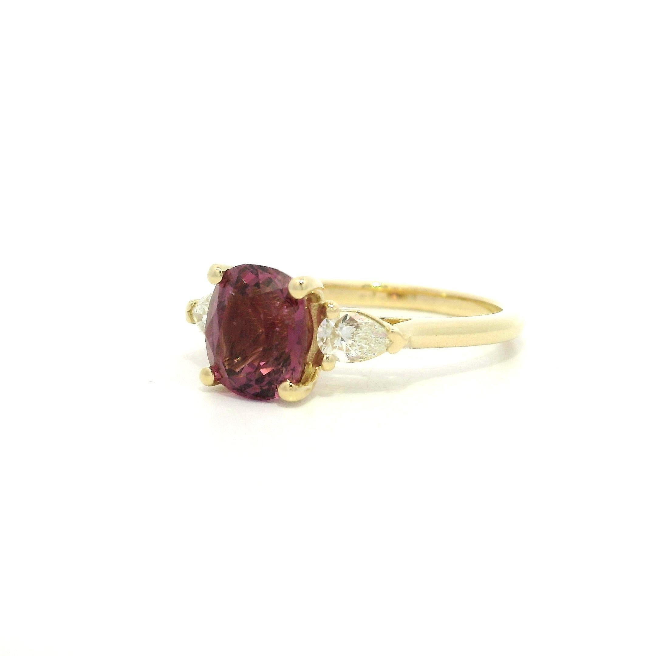 14k Yellow Gold 2.84ctw GIA Cushion Purplish Pink Spinel Pear Diamond Sides Ring For Sale 4