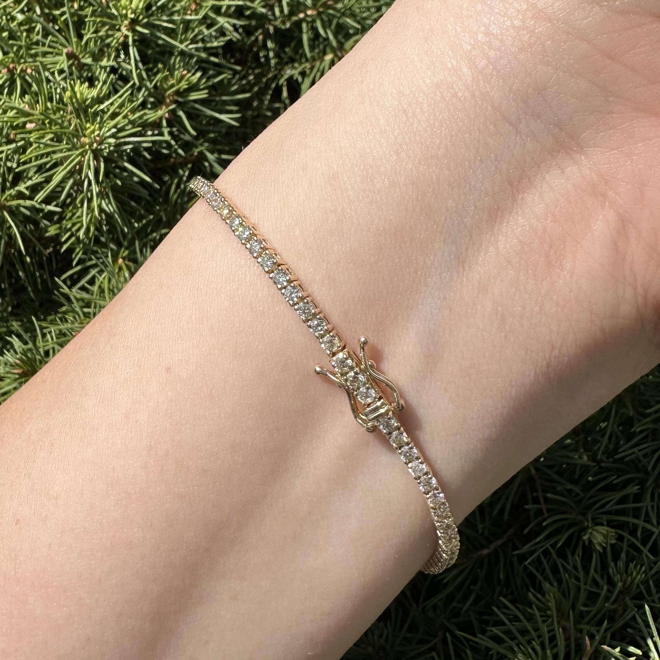 Women's 14k Yellow Gold 2.92ctw Fiery Brilliant Diamond Classic Line Tennis Bracelet For Sale