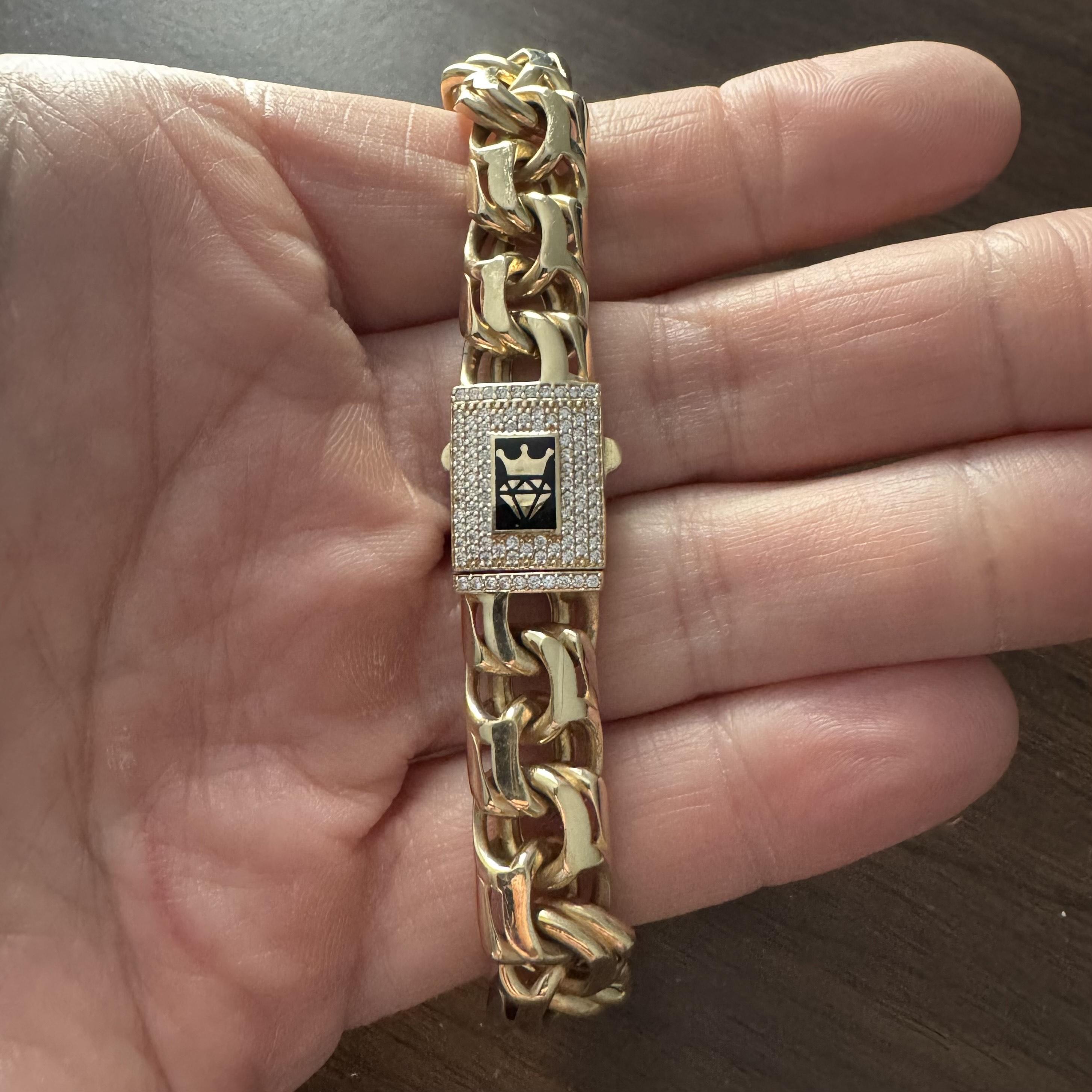 Zustand:  Ausgezeichneter Condit, Professionell gereinigt und poliert
Metall: 14k Gold (markiert und professionell getestet)
Gewicht: 29,5 g
Länge: 8,5 Zoll
Breite: 11mm
Verschluss:  CZ verkrustete Box Registerkarte einfügen 
Markierungen: 
