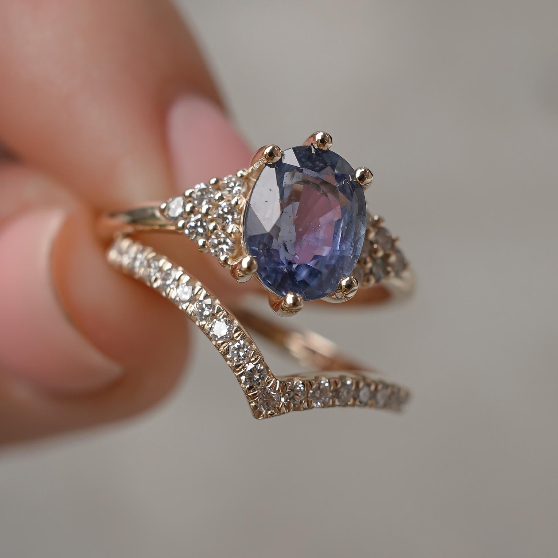 14k Yellow Gold 2ct Oval Blue Sapphire & .17t.c.w White Diamonds Engagement Ring In New Condition For Sale In Toronto, ON