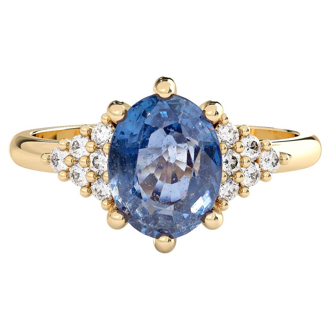 Bague de fiançailles en or jaune 14 carats avec saphir bleu ovale de 2 carats et diamants blancs de 0,17 carat poids total en vente