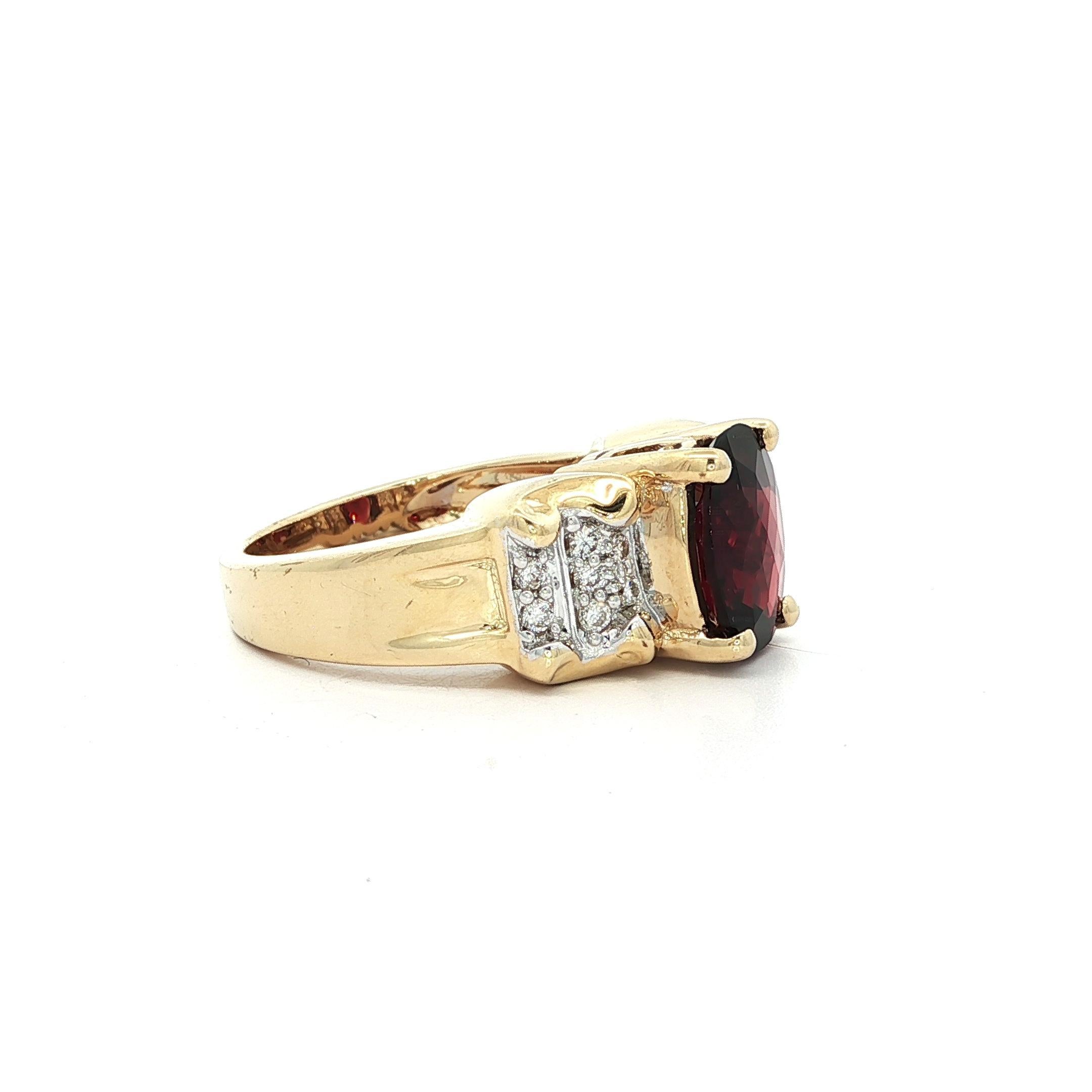 Anello a fascia larga in oro giallo 14k con granato ovale da 2 carati e accenti di diamanti in pavé in vendita 2