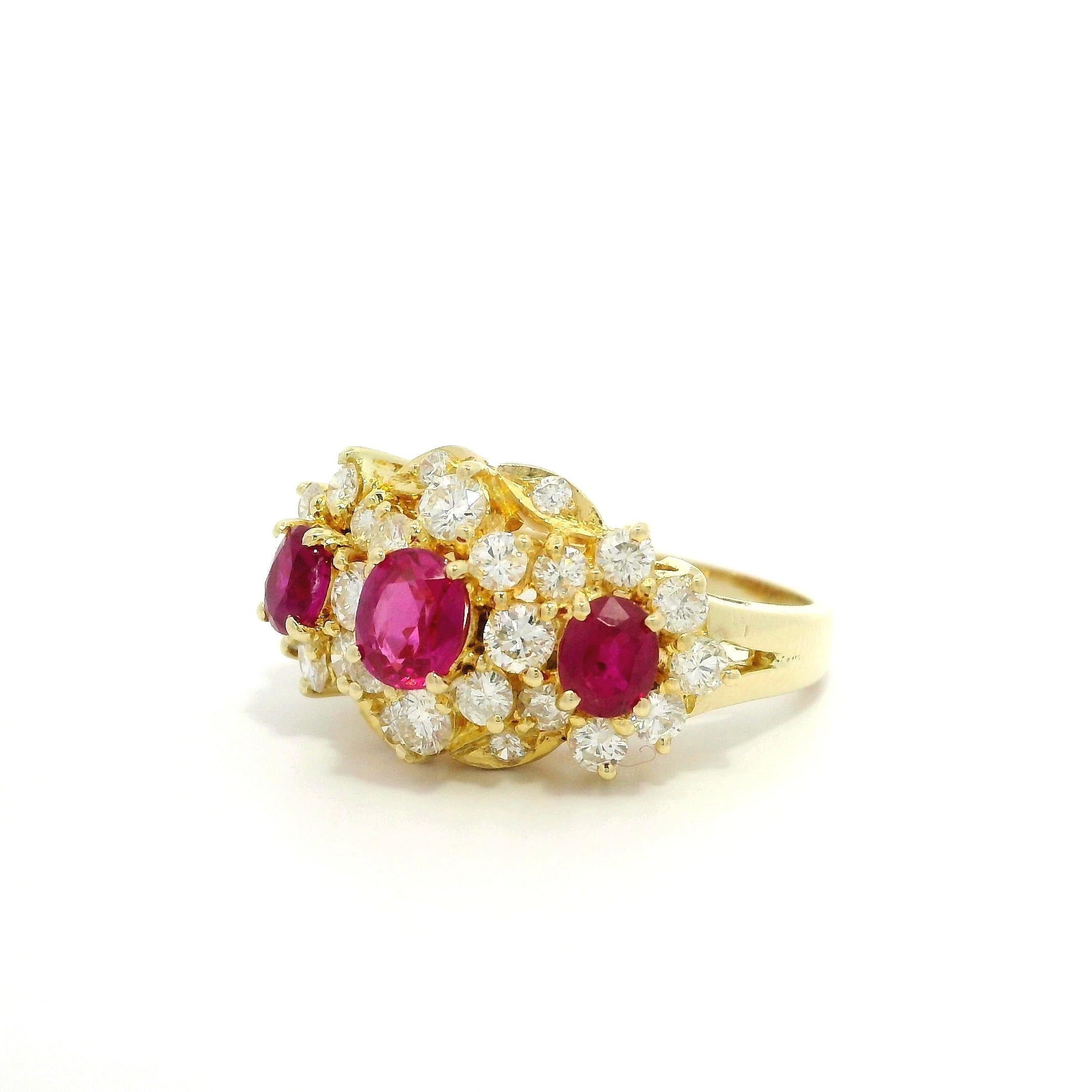 Bague en or jaune 14k 2ctw Vivid Diamonds & Rubis Cluster 11,8mm en vente 5