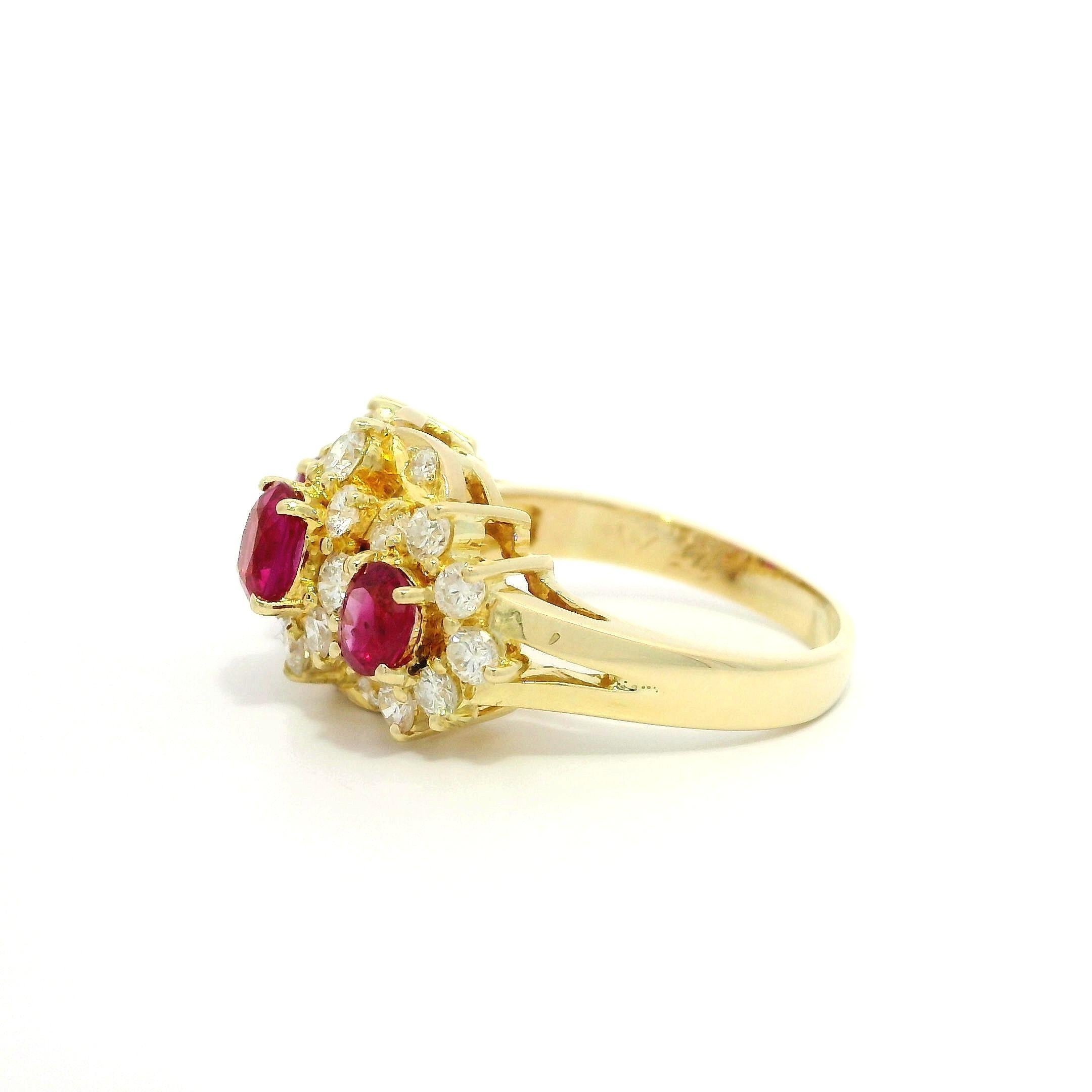 Bague en or jaune 14k 2ctw Vivid Diamonds & Rubis Cluster 11,8mm en vente 6