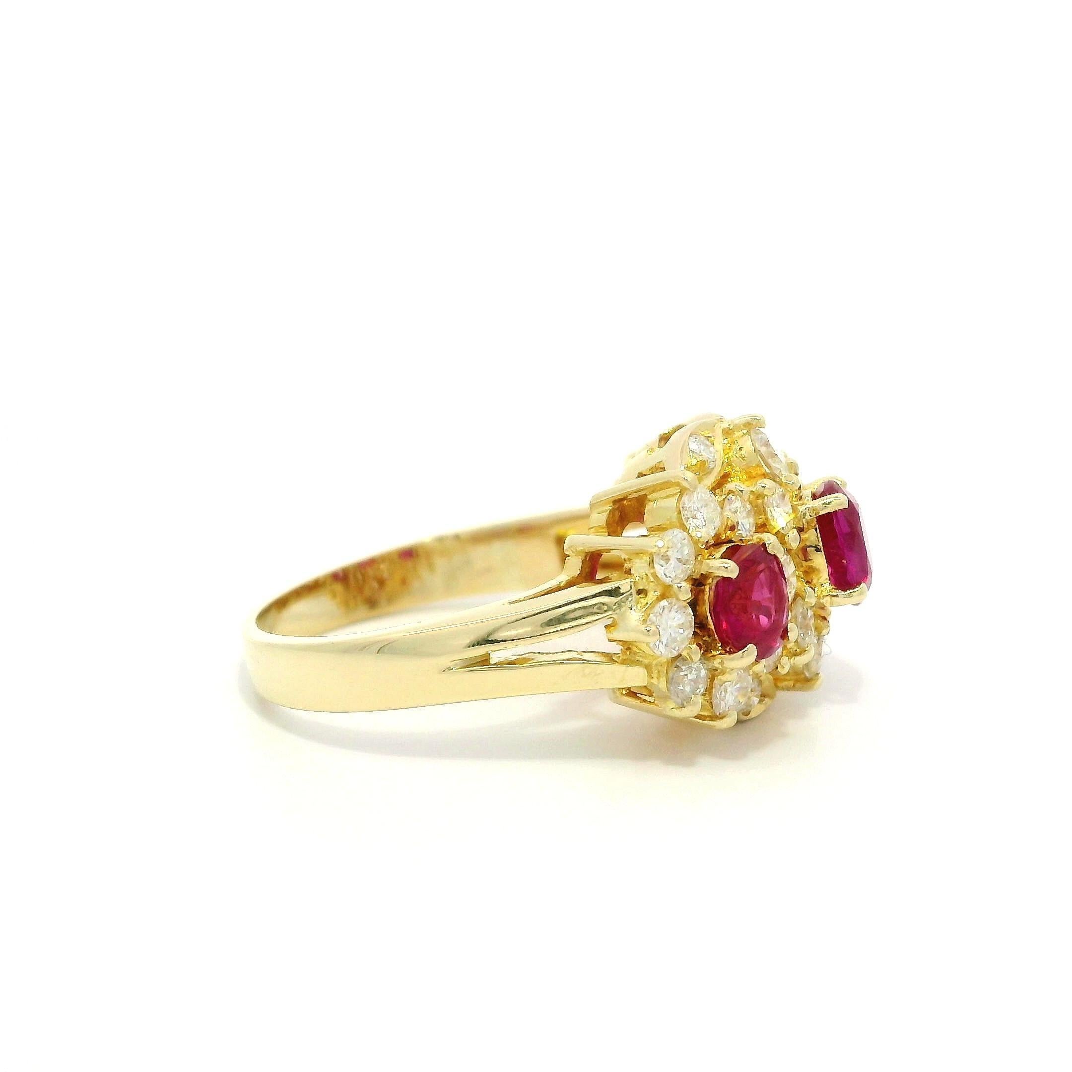 Bague en or jaune 14k 2ctw Vivid Diamonds & Rubis Cluster 11,8mm en vente 7