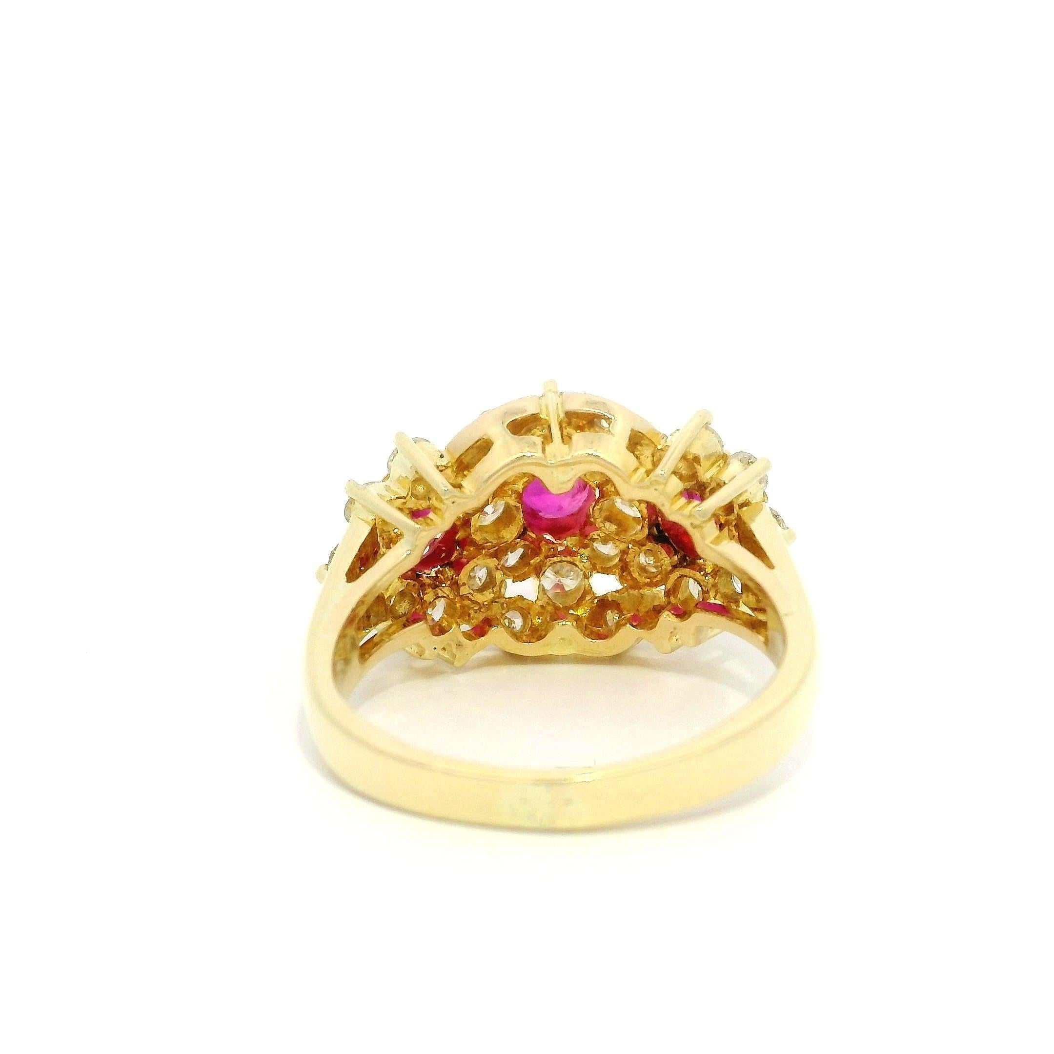 Bague en or jaune 14k 2ctw Vivid Diamonds & Rubis Cluster 11,8mm en vente 8