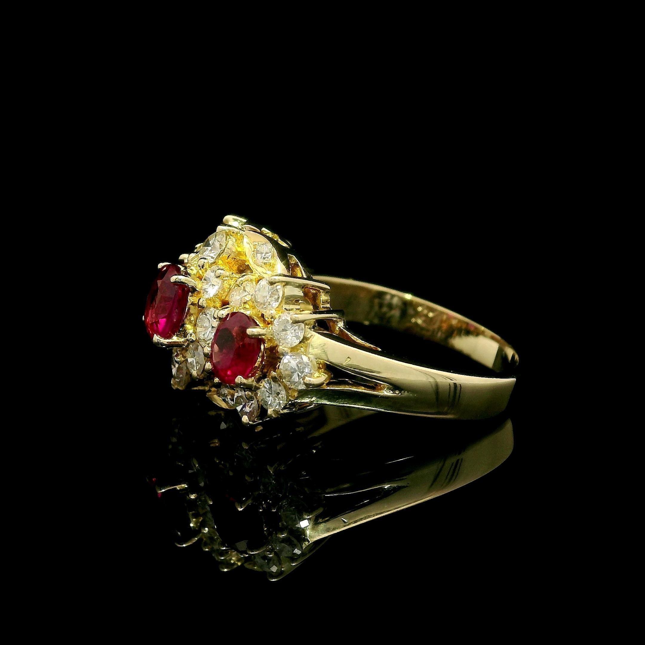 Bague en or jaune 14k 2ctw Vivid Diamonds & Rubis Cluster 11,8mm Excellent état - En vente à Montclair, NJ