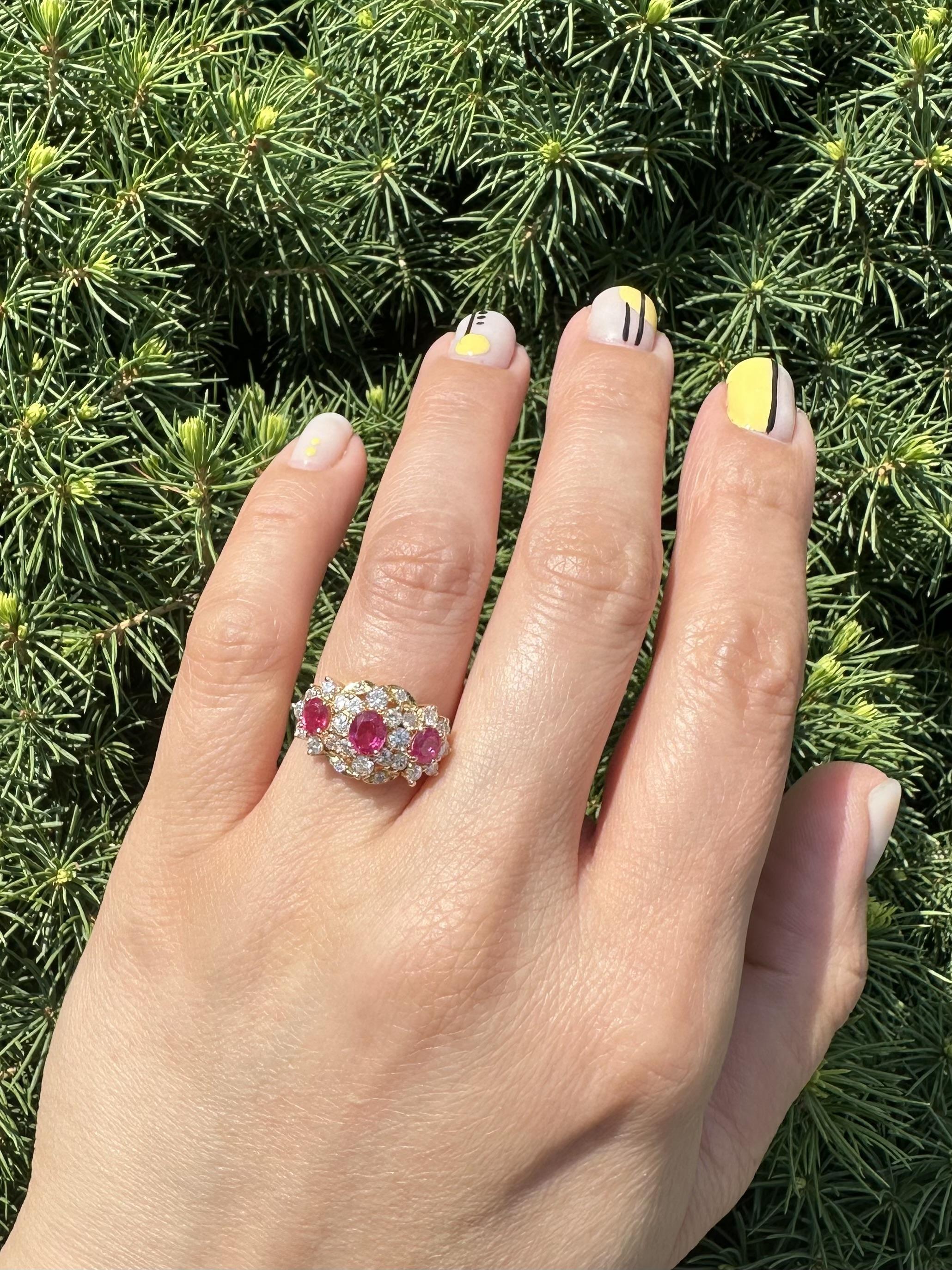 Bague en or jaune 14k 2ctw Vivid Diamonds & Rubis Cluster 11,8mm en vente 1