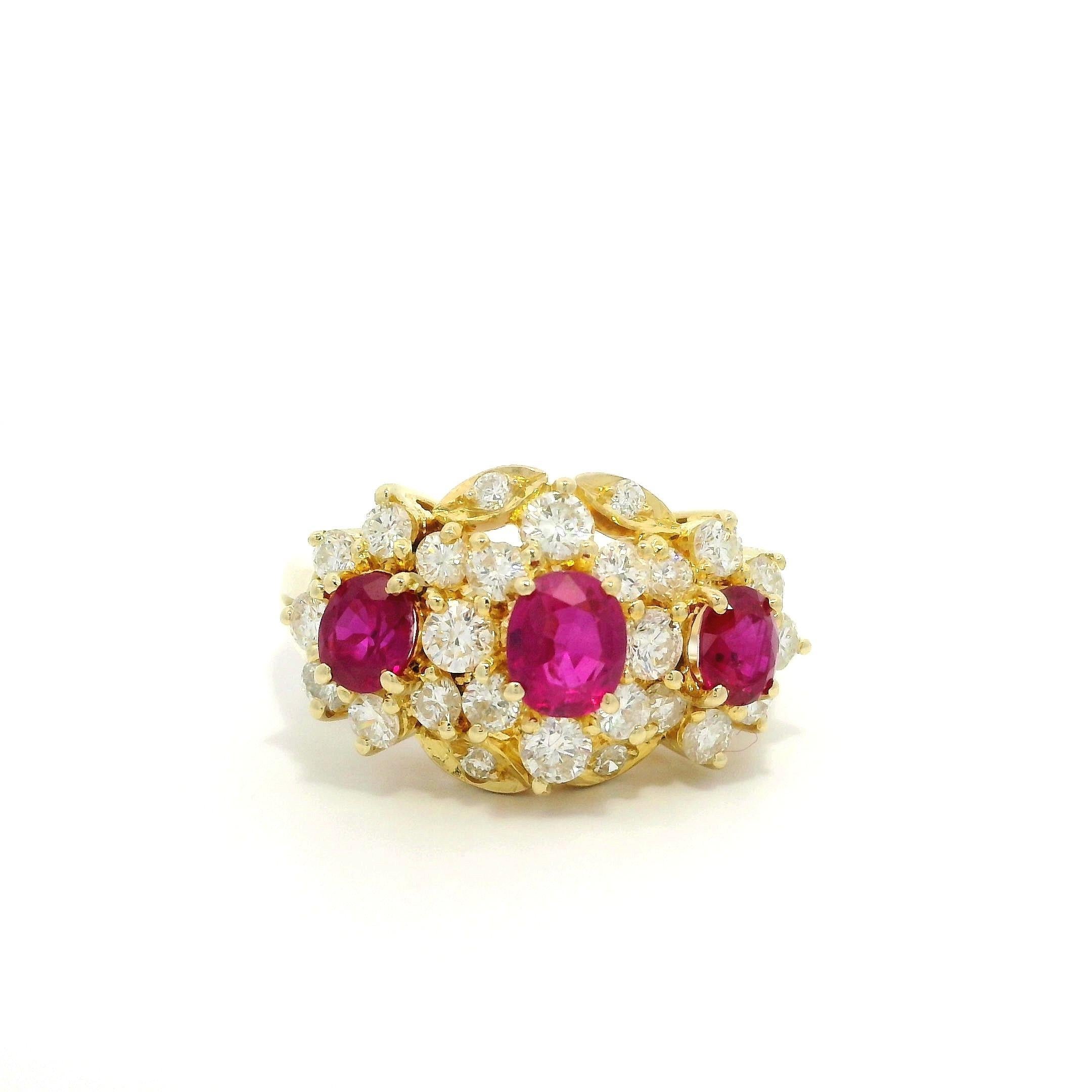 Bague en or jaune 14k 2ctw Vivid Diamonds & Rubis Cluster 11,8mm en vente 3