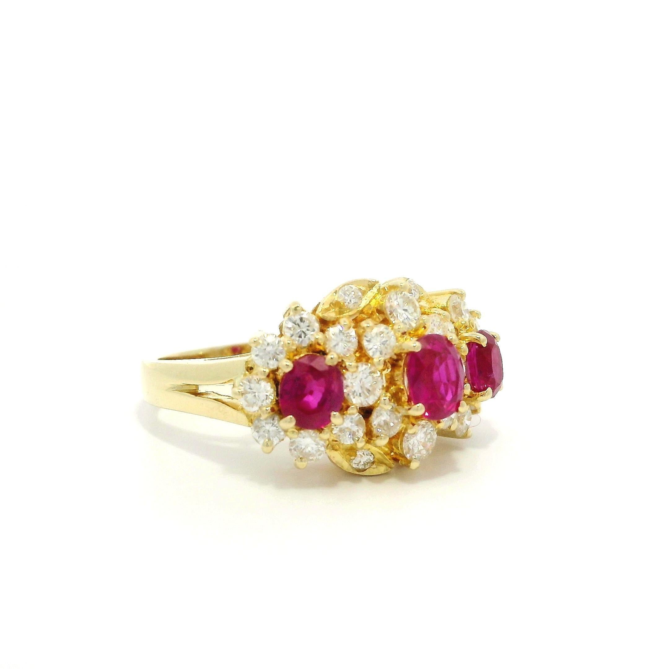 Bague en or jaune 14k 2ctw Vivid Diamonds & Rubis Cluster 11,8mm en vente 4