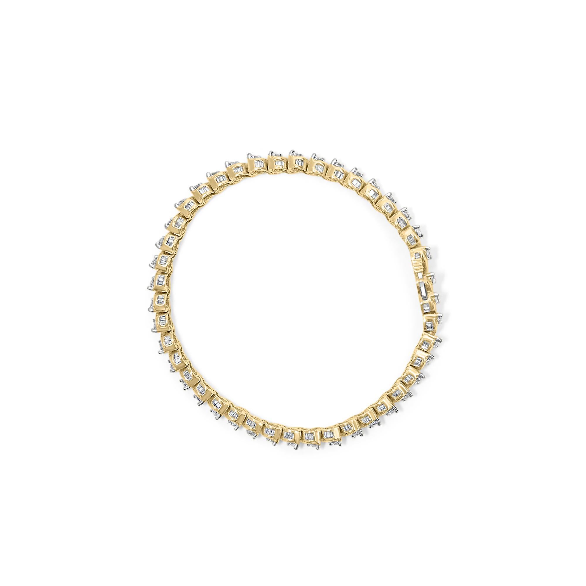 Moderne Bracelet à maillons en or jaune 14K 3 1/8 Cttw Diamond Swirl en vente
