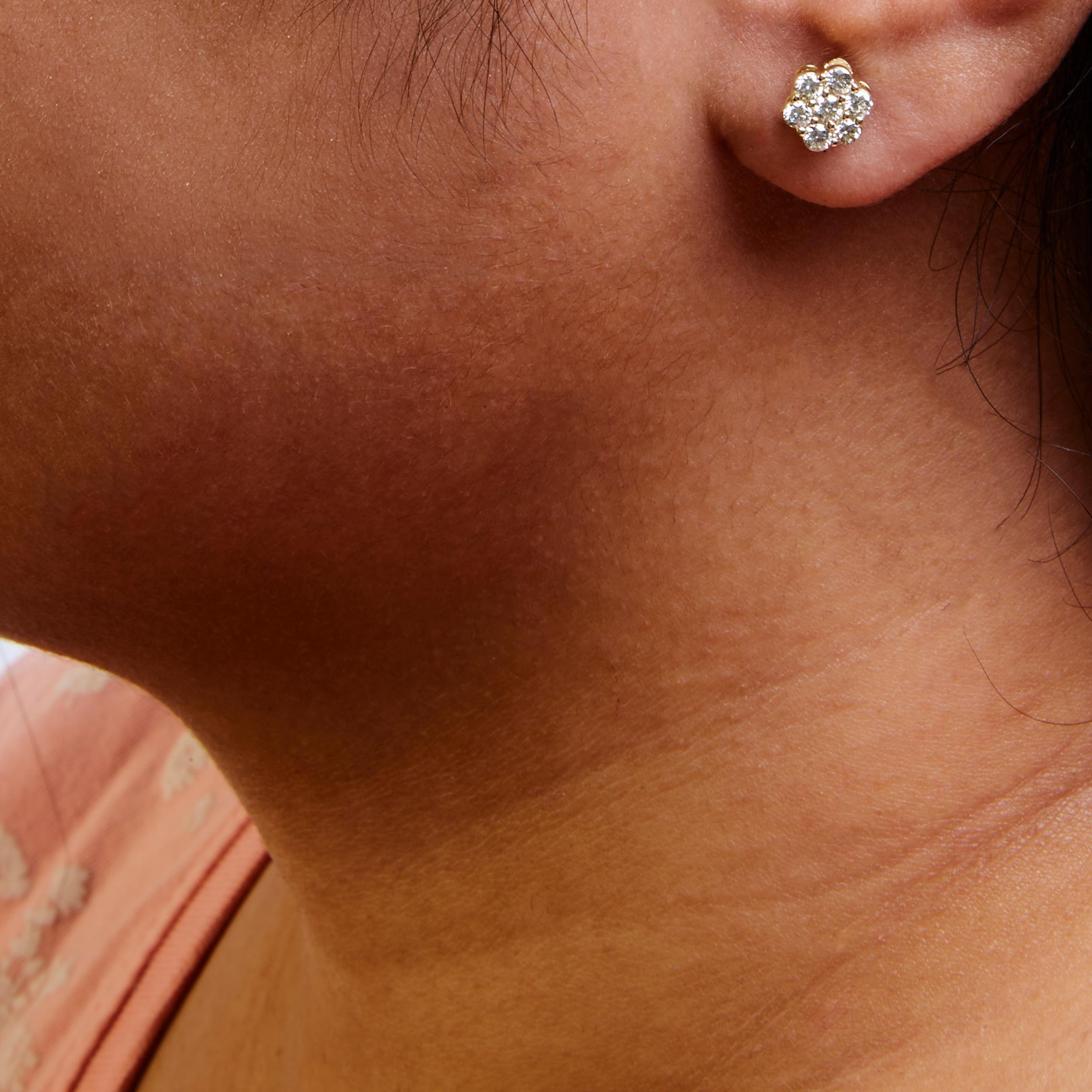 Boucles d'oreilles en or jaune 14K 3/4 Cttw 7 Stone Floral Cluster Diamond Ears Neuf - En vente à New York, NY